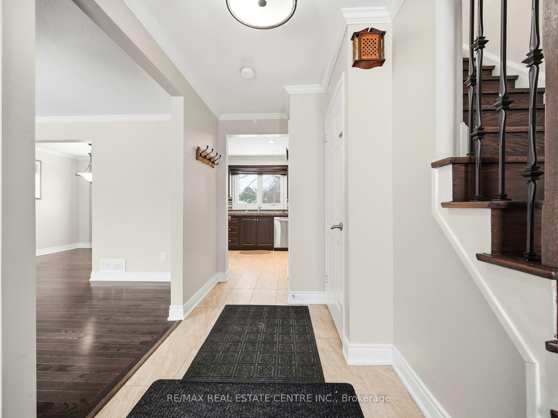 Photo 7 of Unit Upper Level, 112 Mountainview Road S, Halton Hills, Georgetown — HOMEH
