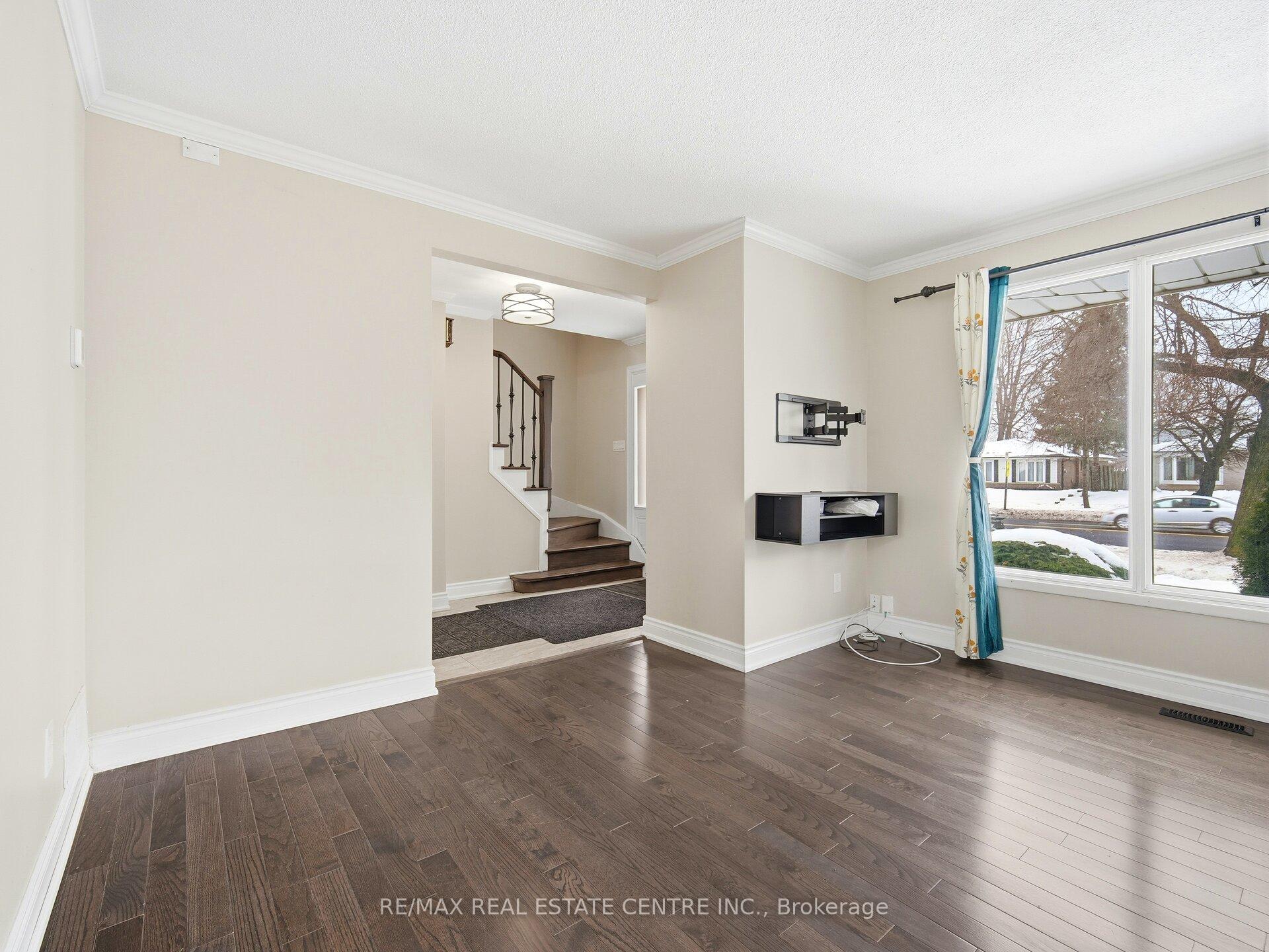 Photo 8 of Unit Upper Level, 112 Mountainview Road S, Halton Hills, Georgetown — HOMEH
