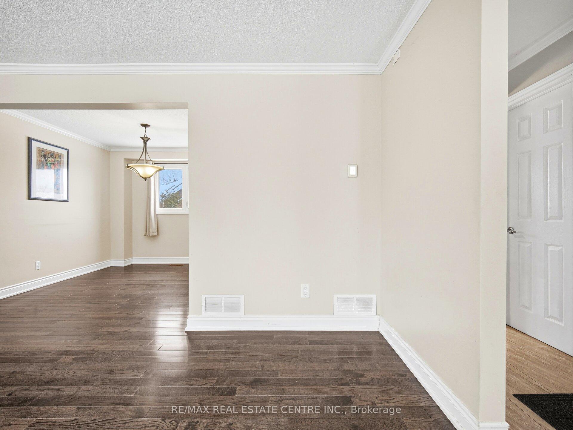 Photo 9 of Unit Upper Level, 112 Mountainview Road S, Halton Hills, Georgetown — HOMEH