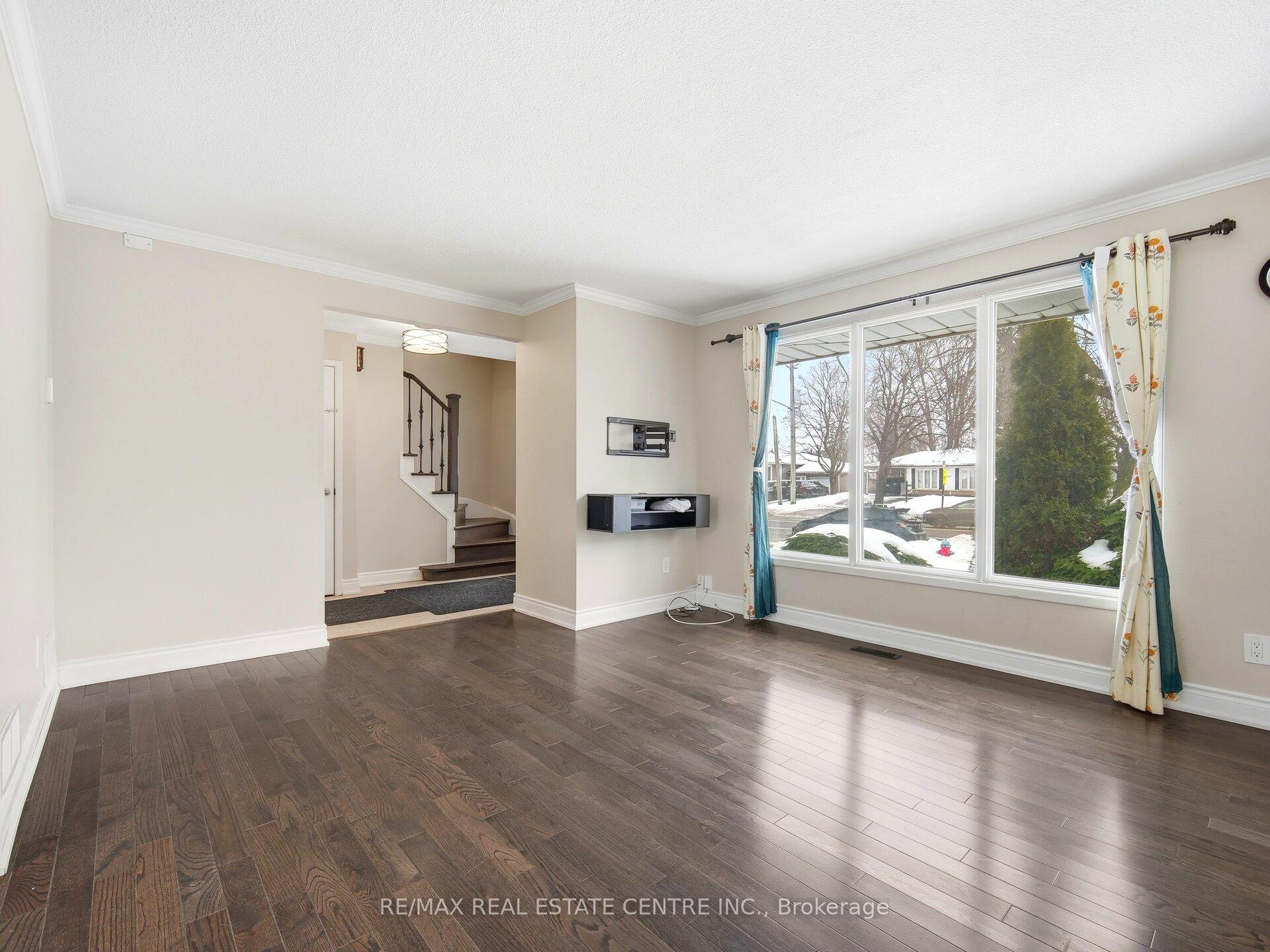 Photo 11 of Unit Upper Level, 112 Mountainview Road S, Halton Hills, Georgetown — HOMEH