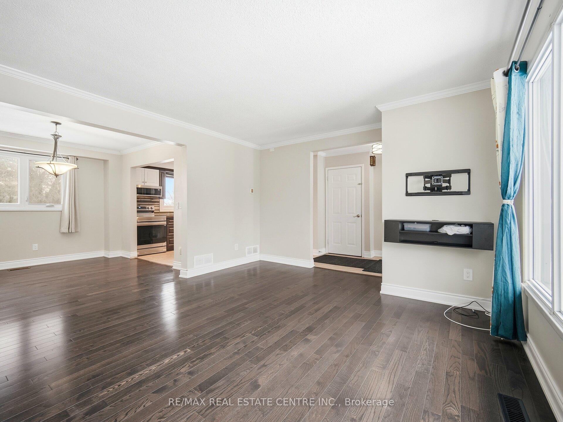 Photo 12 of Unit Upper Level, 112 Mountainview Road S, Halton Hills, Georgetown — HOMEH