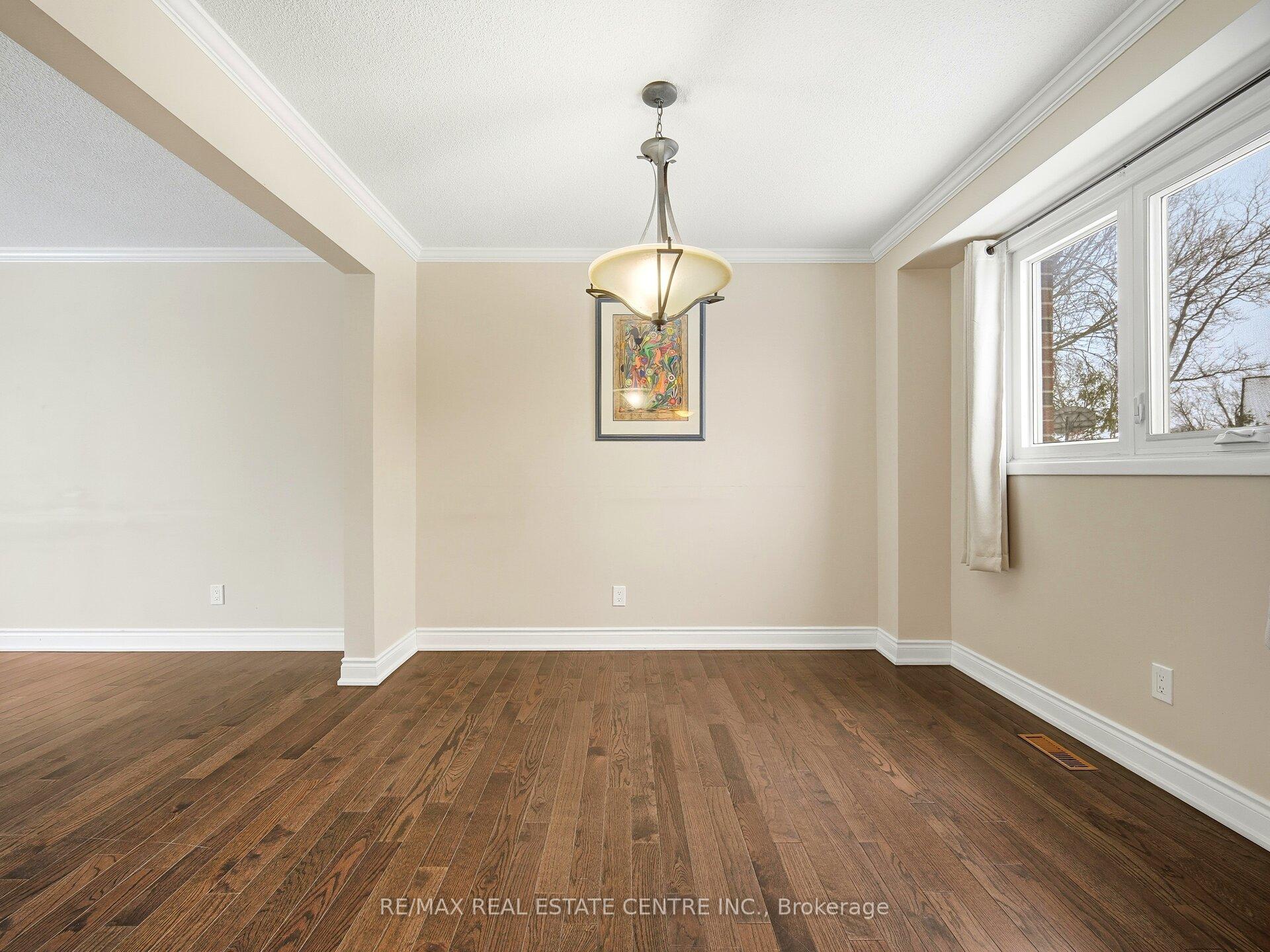 Photo 15 of Unit Upper Level, 112 Mountainview Road S, Halton Hills, Georgetown — HOMEH