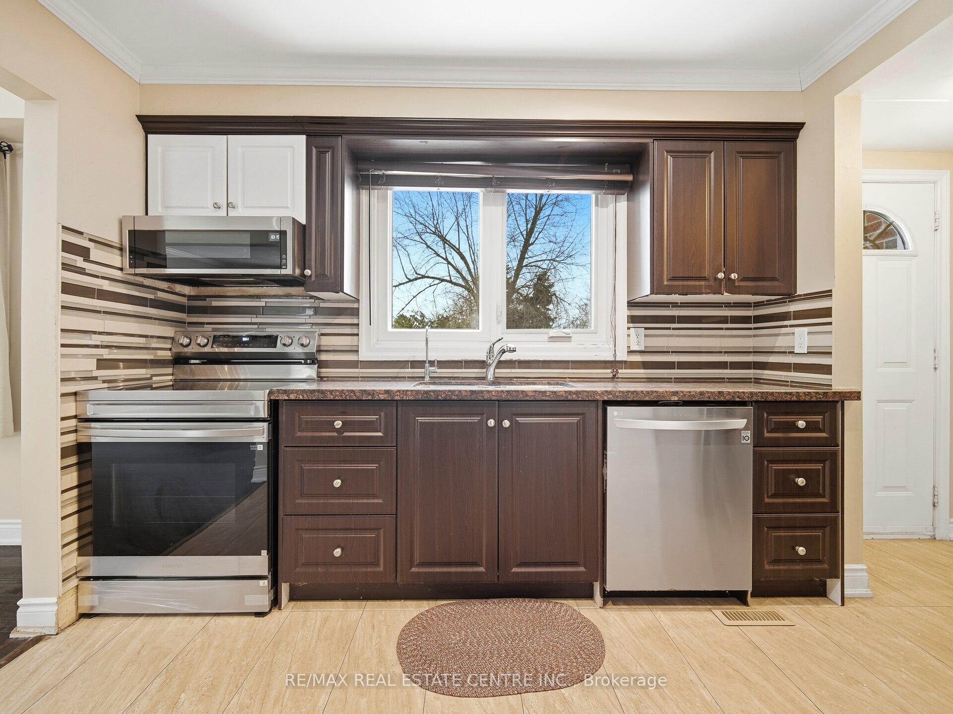 Photo 18 of Unit Upper Level, 112 Mountainview Road S, Halton Hills, Georgetown — HOMEH