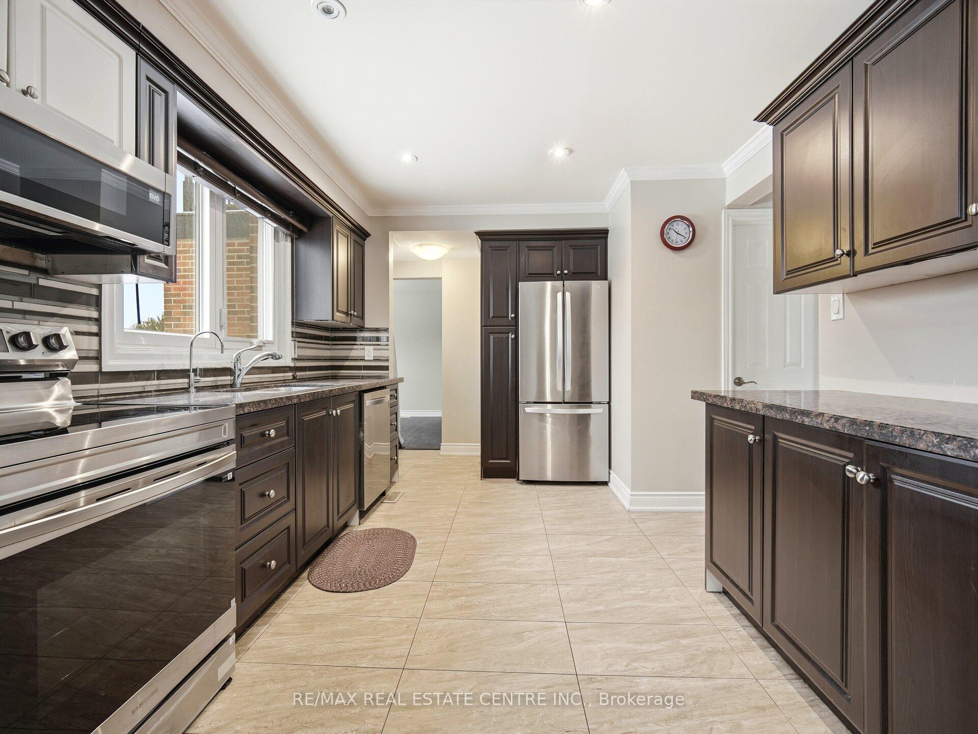 Photo 19 of Unit Upper Level, 112 Mountainview Road S, Halton Hills, Georgetown — HOMEH