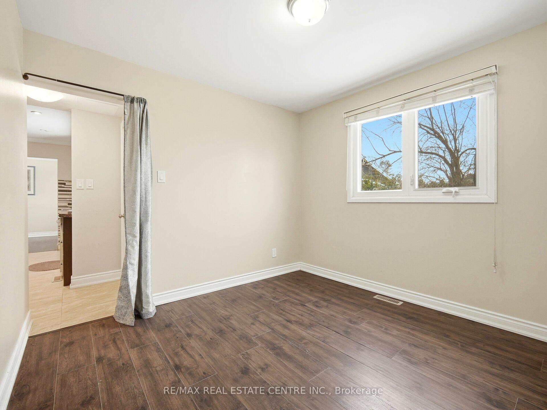 Photo 21 of Unit Upper Level, 112 Mountainview Road S, Halton Hills, Georgetown — HOMEH