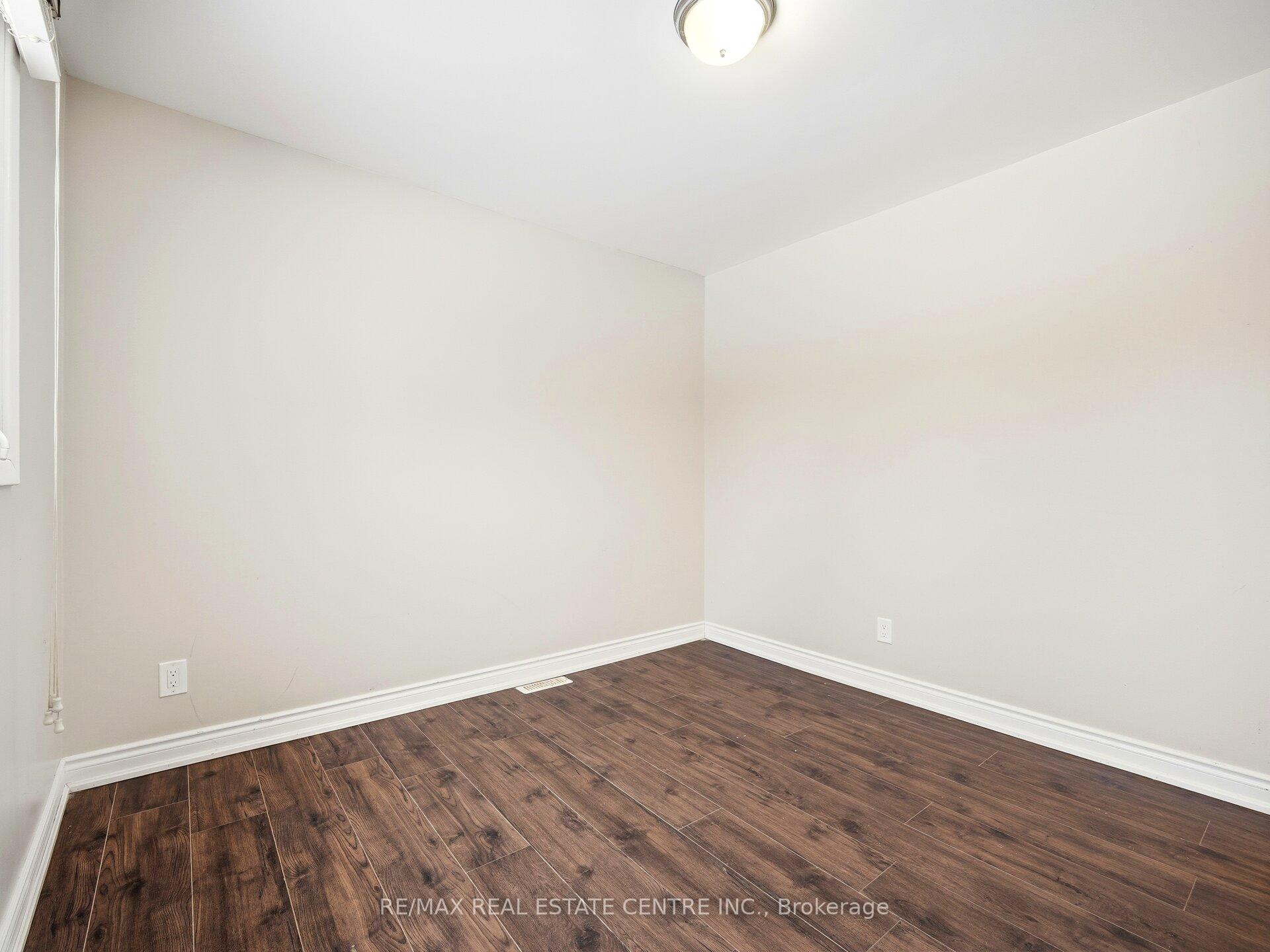 Photo 22 of Unit Upper Level, 112 Mountainview Road S, Halton Hills, Georgetown — HOMEH