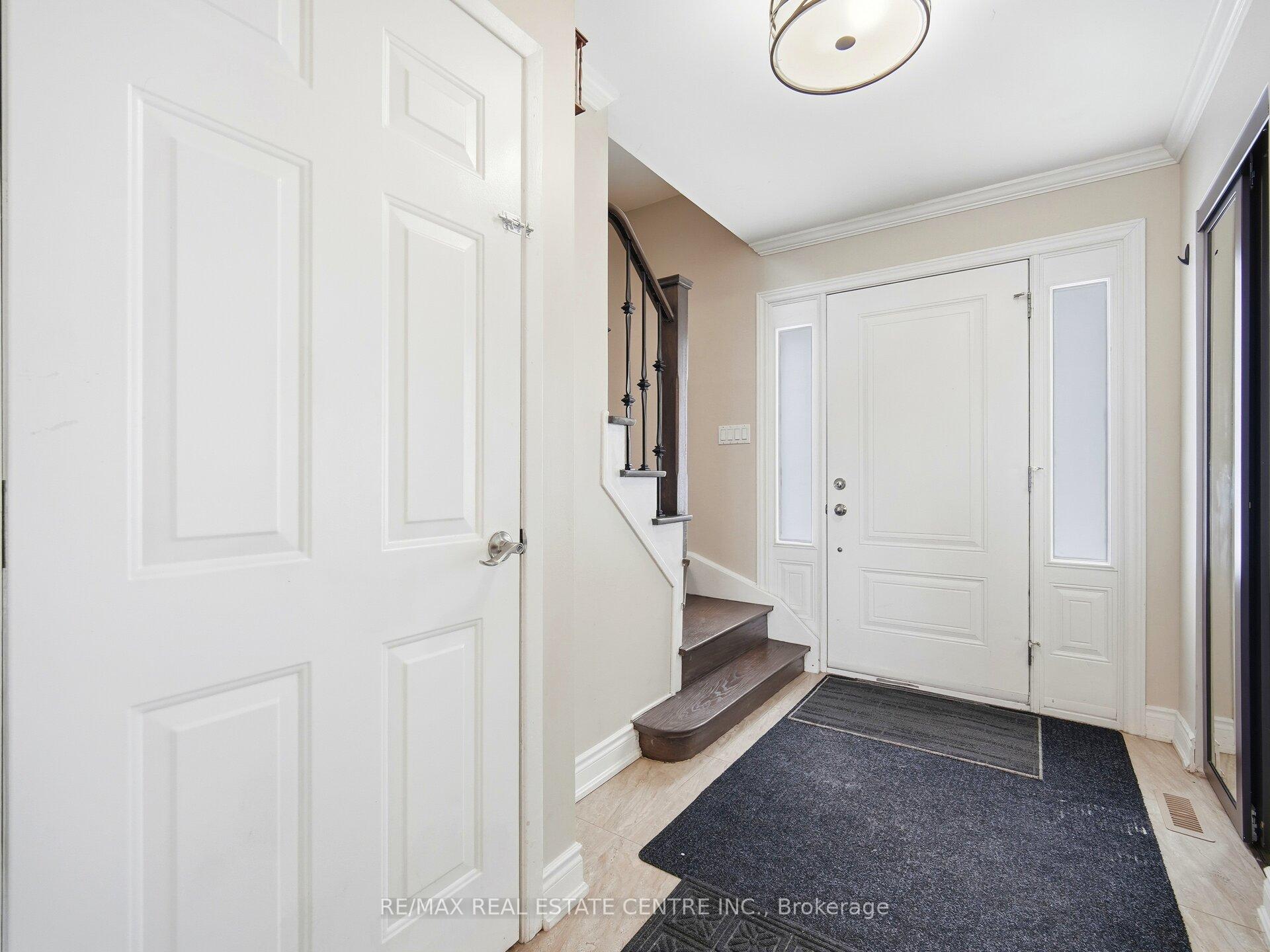 Photo 24 of Unit Upper Level, 112 Mountainview Road S, Halton Hills, Georgetown — HOMEH