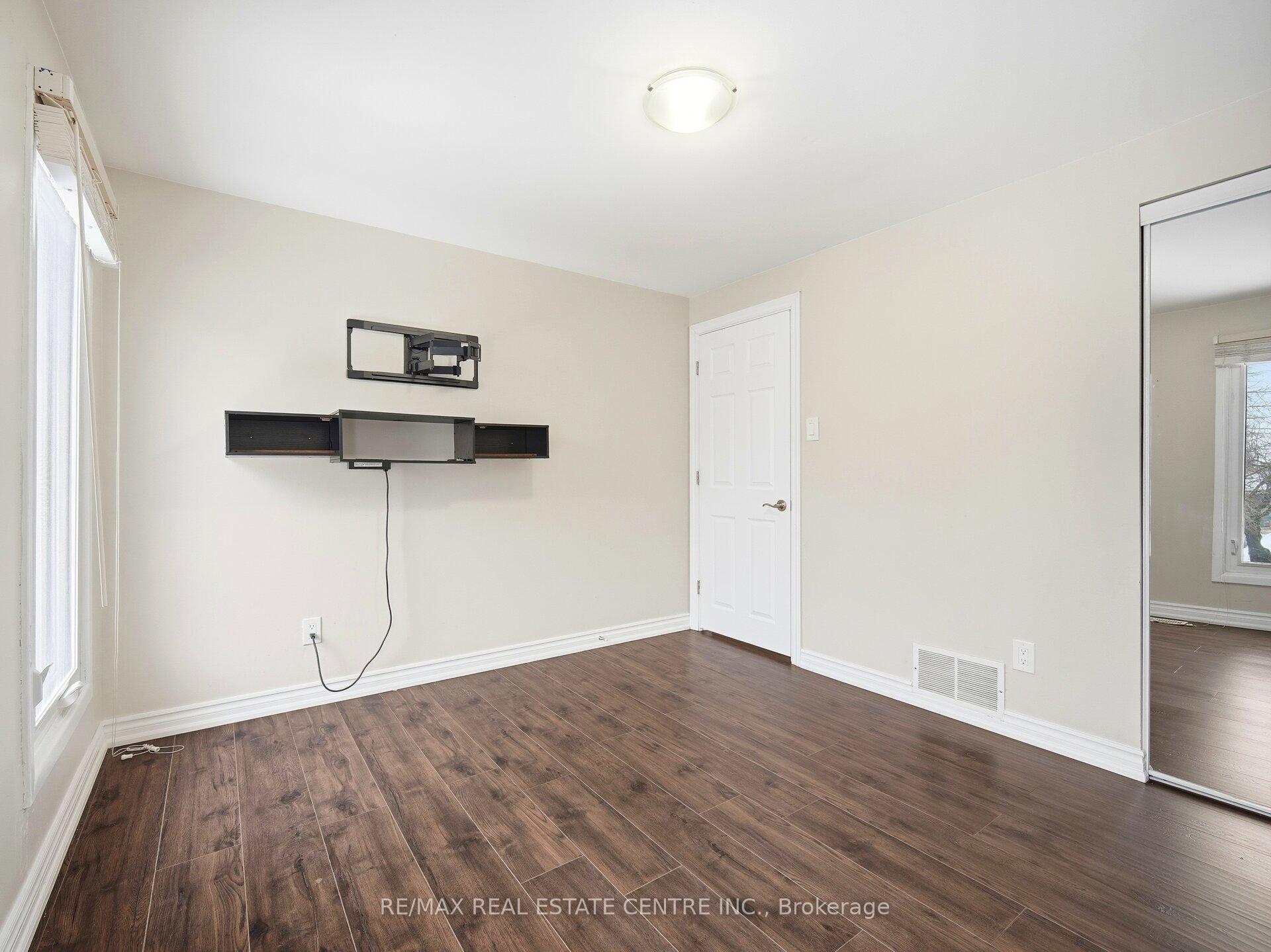 Photo 37 of Unit Upper Level, 112 Mountainview Road S, Halton Hills, Georgetown — HOMEH