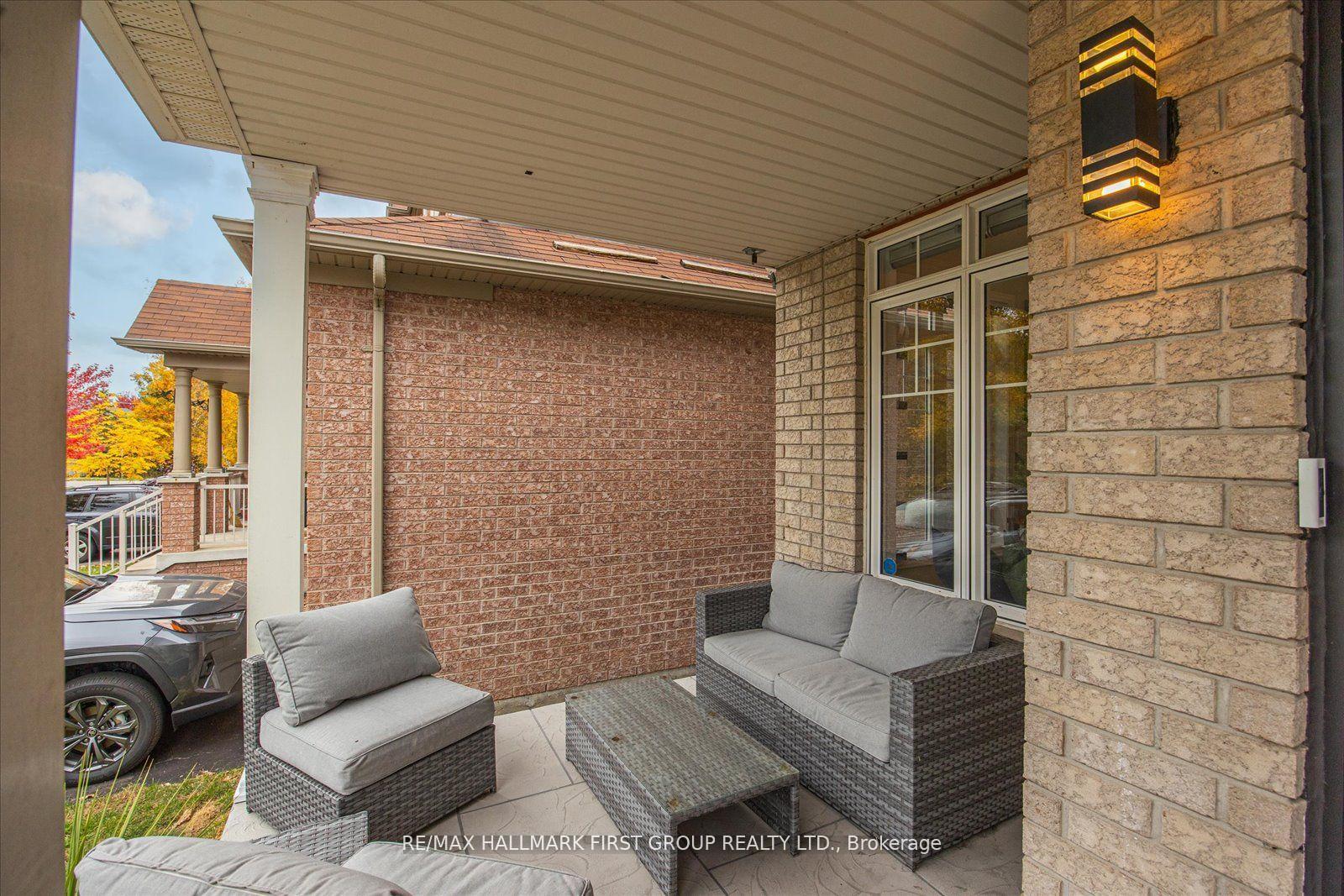 Photo 2 of 10 Duckfield Crescent, Ajax, South East — HOMEH