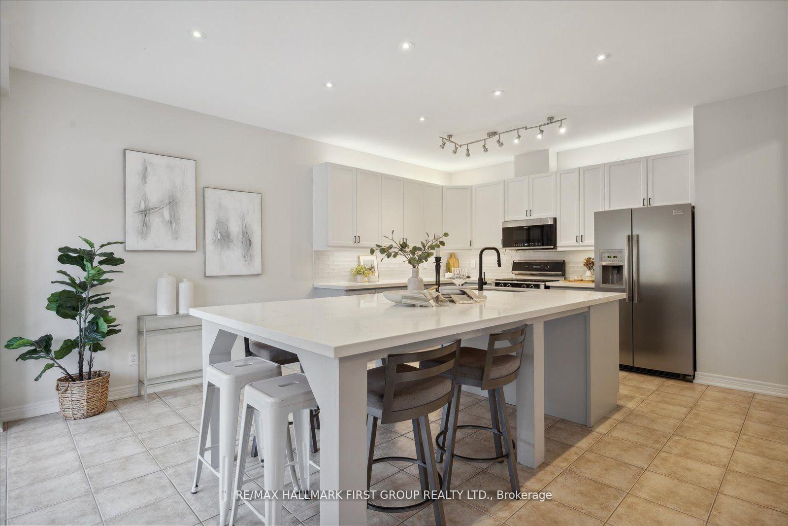 Photo 11 of 10 Duckfield Crescent, Ajax, South East — HOMEH