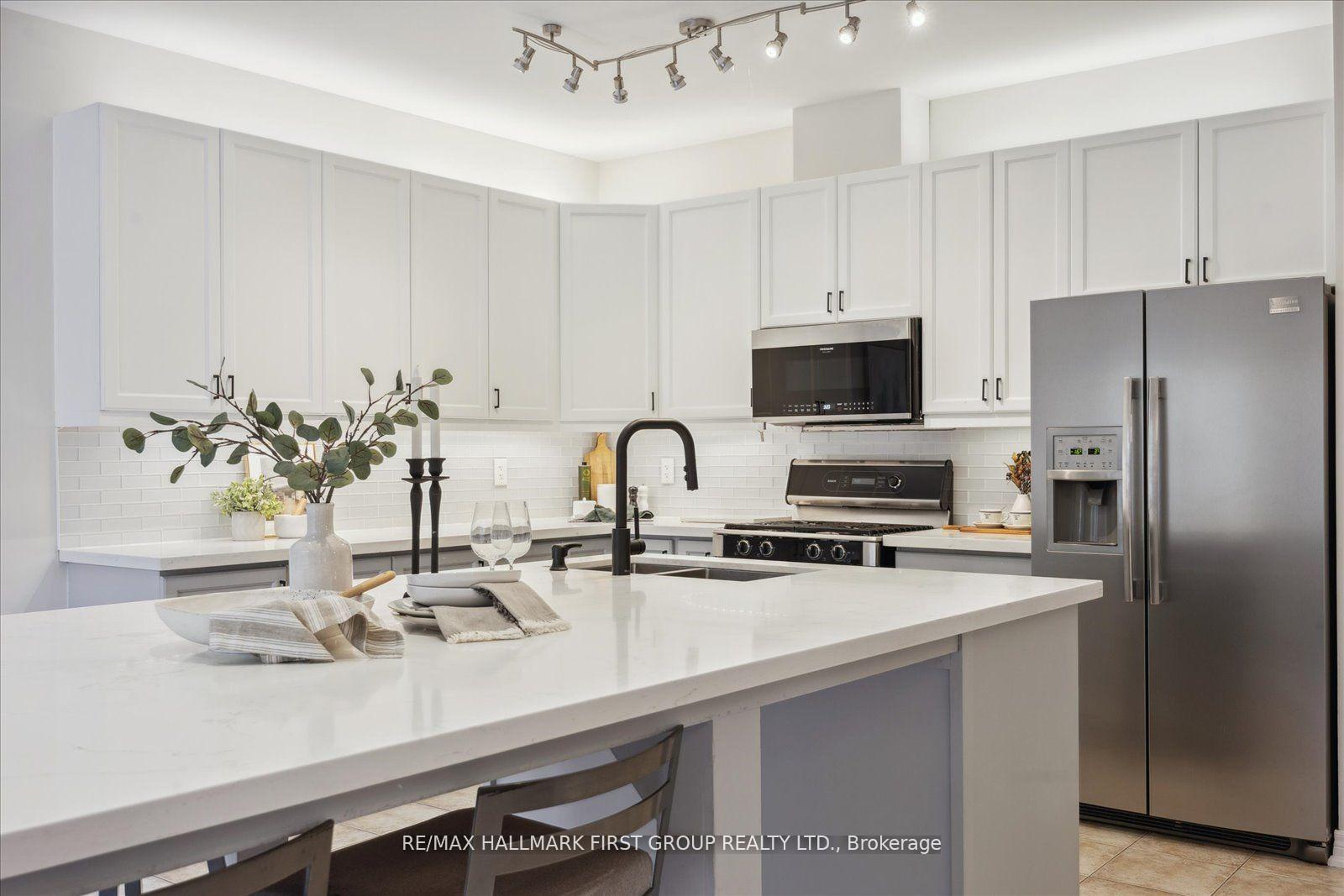 Photo 12 of 10 Duckfield Crescent, Ajax, South East — HOMEH