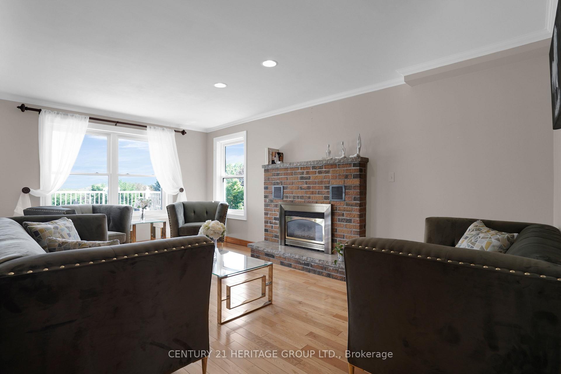Photo 6 of 357 Powell Road S, Whitby, Blue Grass Meadows — HOMEH