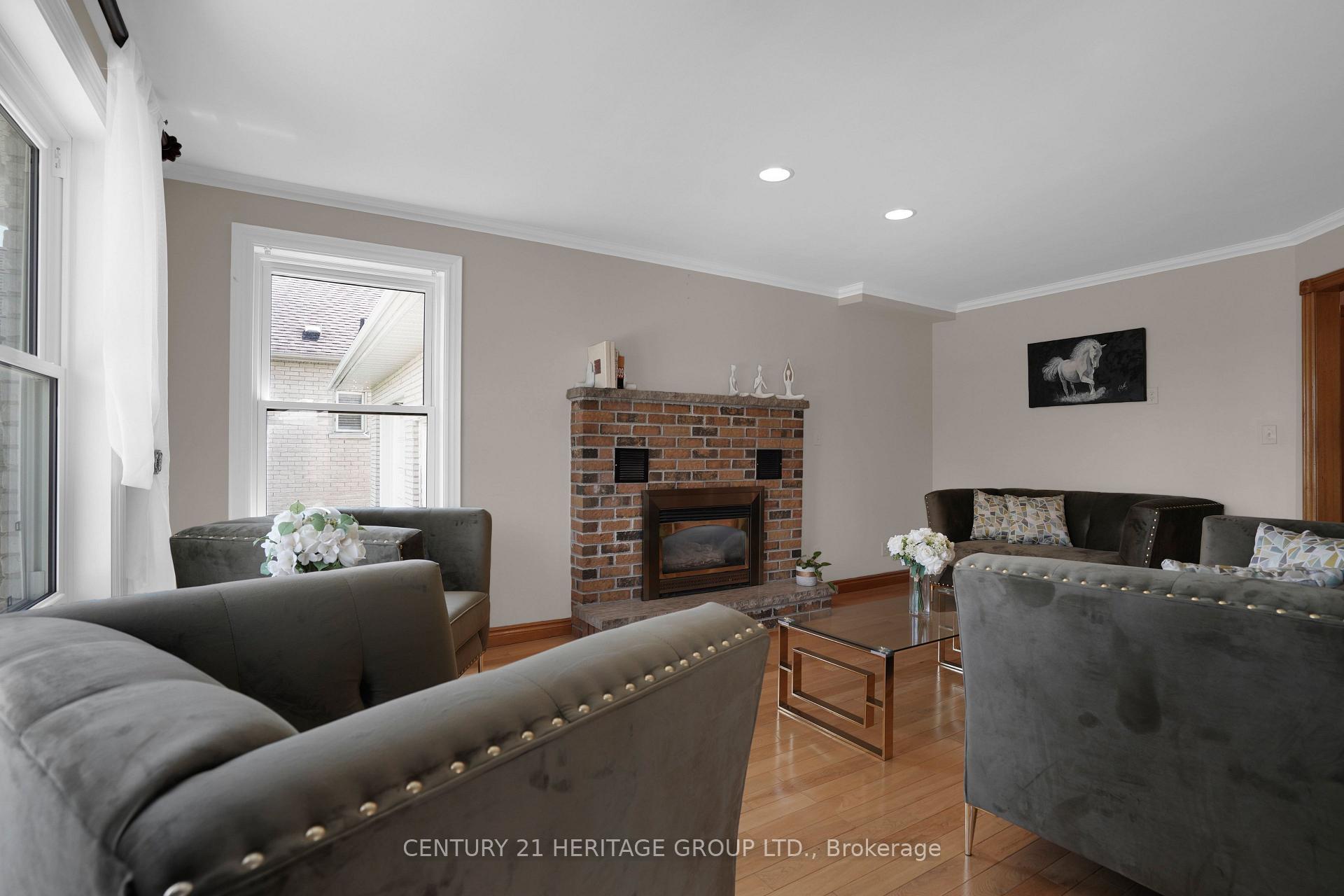 Photo 7 of 357 Powell Road S, Whitby, Blue Grass Meadows — HOMEH