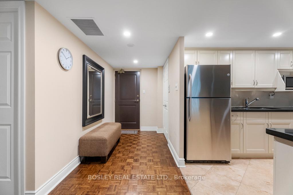 Photo 4 of Unit 403, 30 Wellington Street E, Toronto, Church-Yonge Corridor — HOMEH