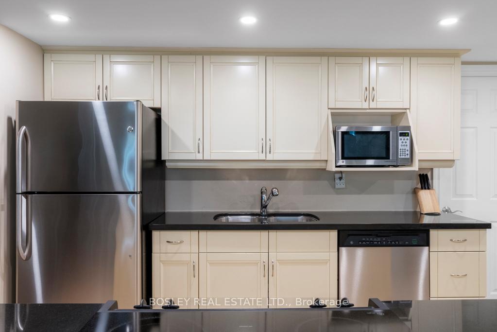Photo 11 of Unit 403, 30 Wellington Street E, Toronto, Church-Yonge Corridor — HOMEH