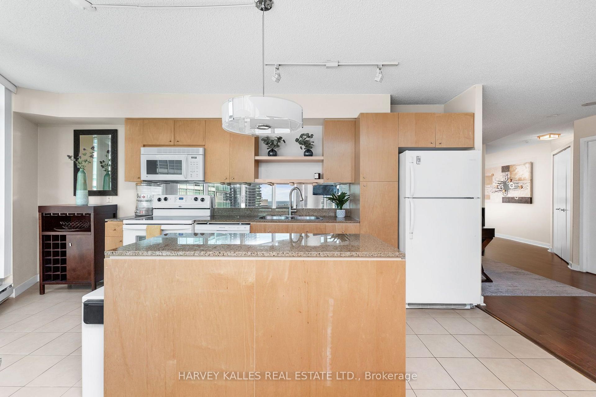 Photo 13 of Unit 2803, 373 Front Street W, Toronto, Waterfront Communities — HOMEH