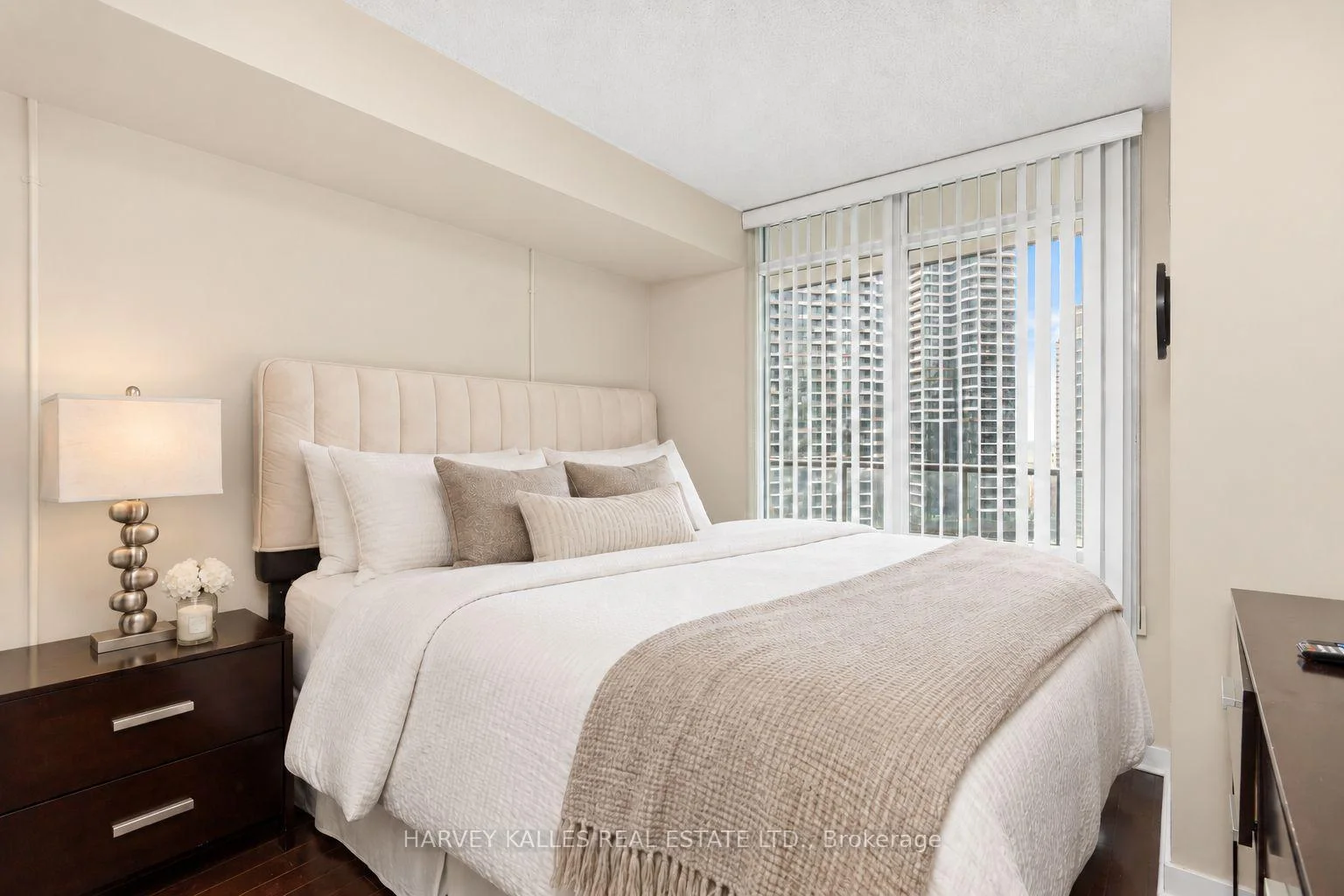 Photo 14 of Unit 2803, 373 Front Street W, Toronto, Waterfront Communities — HOMEH