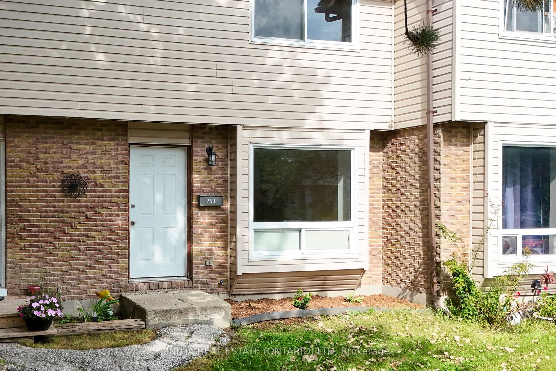Photo of 253 Hampton Avenue