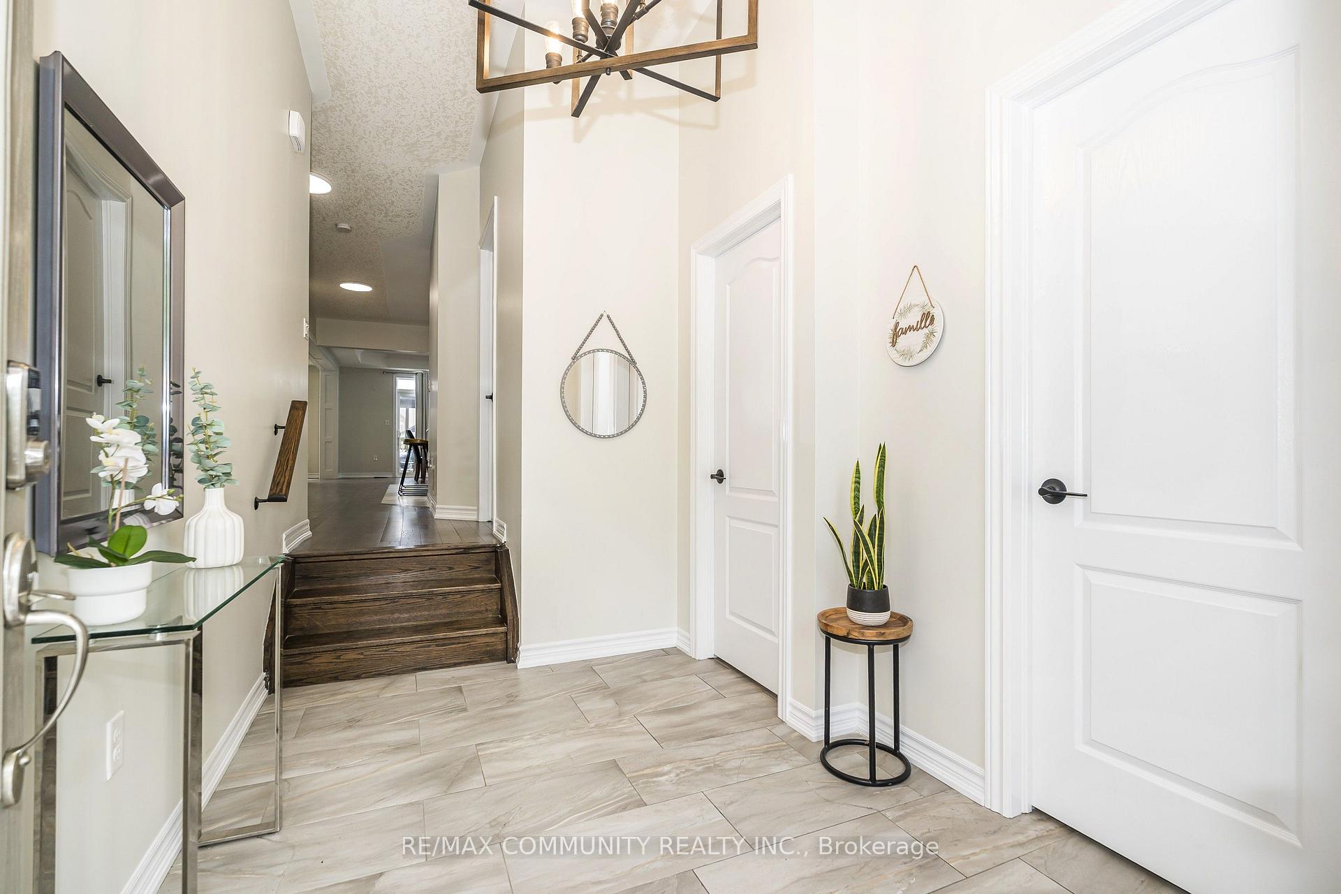Photo 2 of 23 Holyrod Drive, Clarington, Courtice — HOMEH
