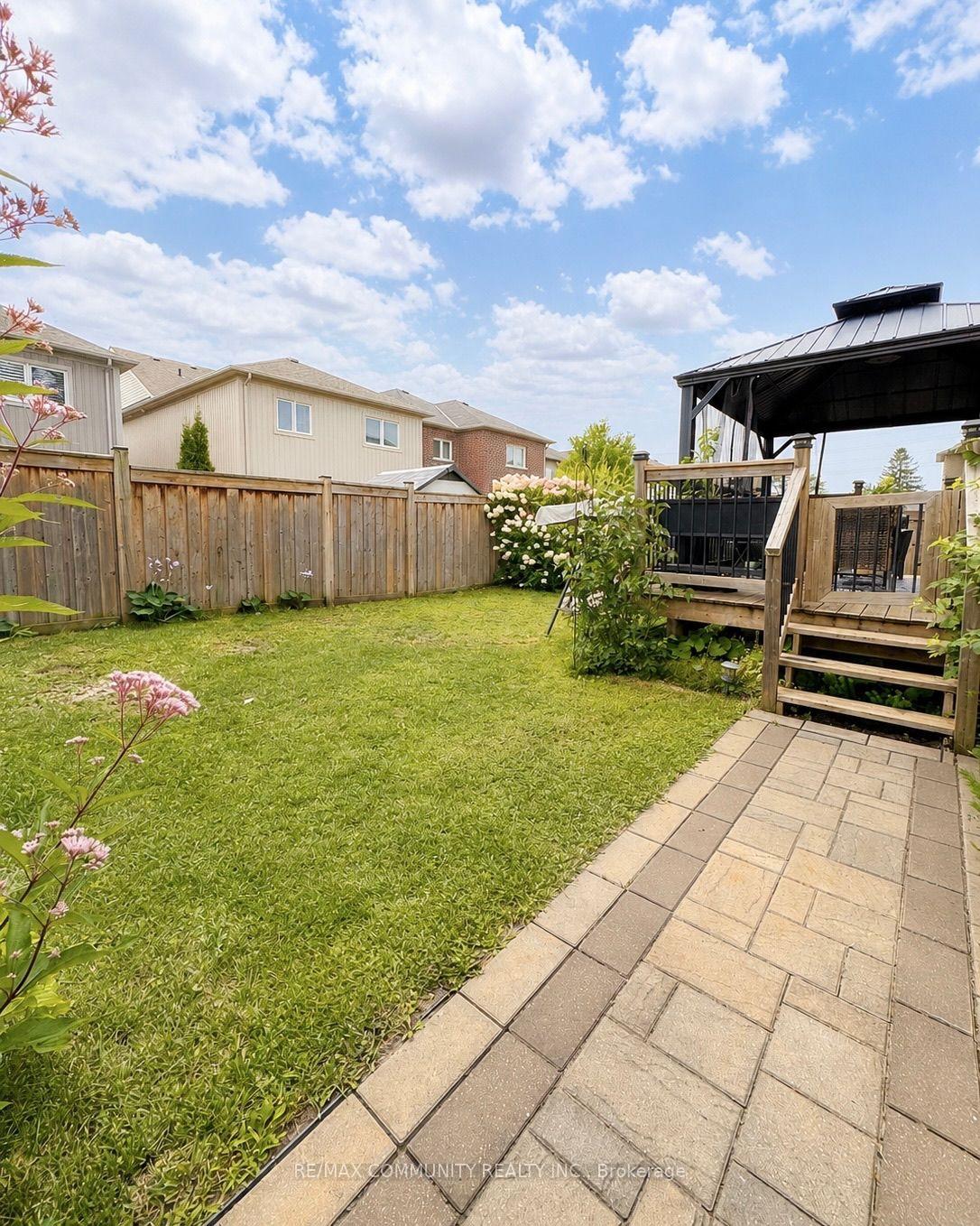 Photo 8 of 23 Holyrod Drive, Clarington, Courtice — HOMEH