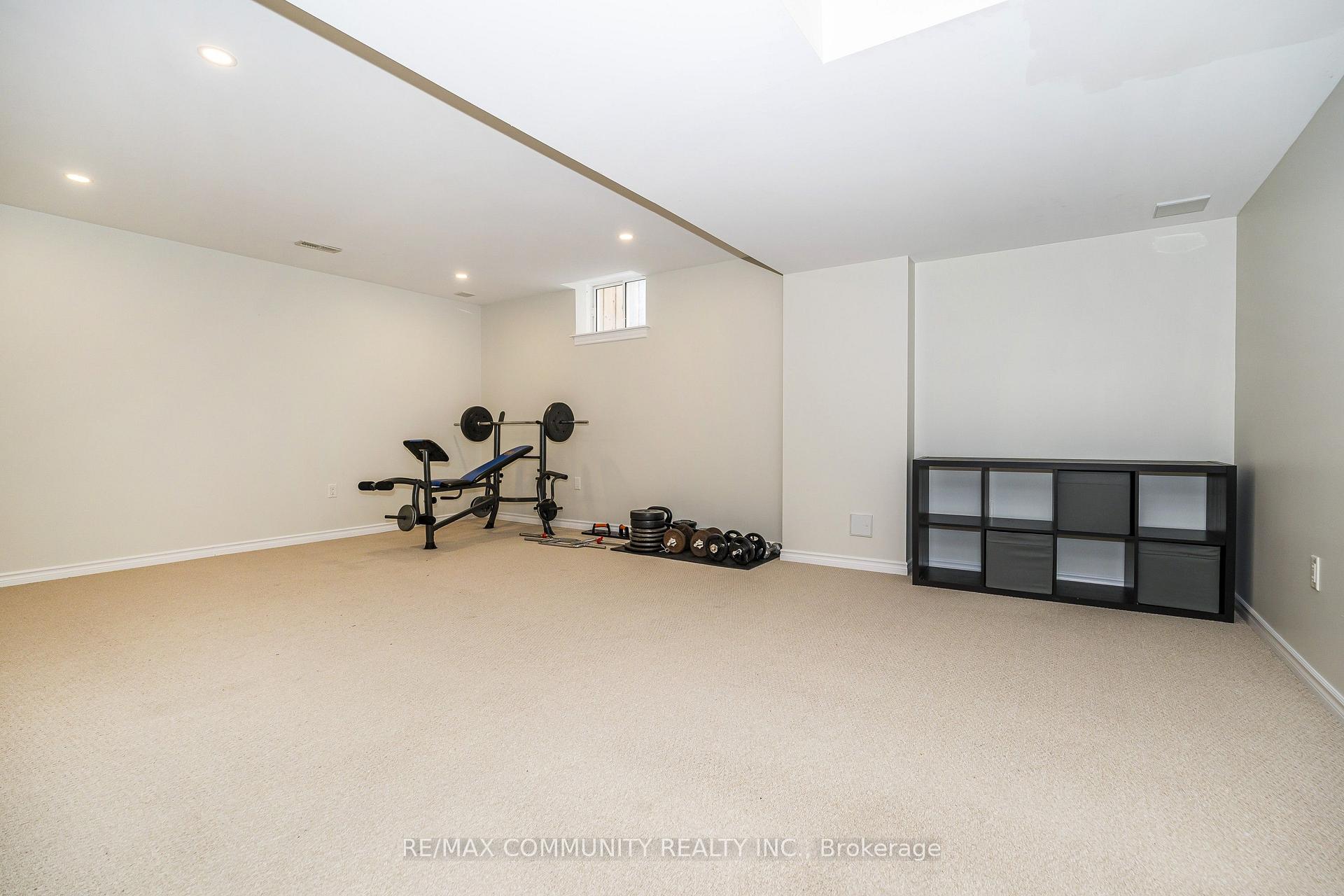Photo 12 of 23 Holyrod Drive, Clarington, Courtice — HOMEH