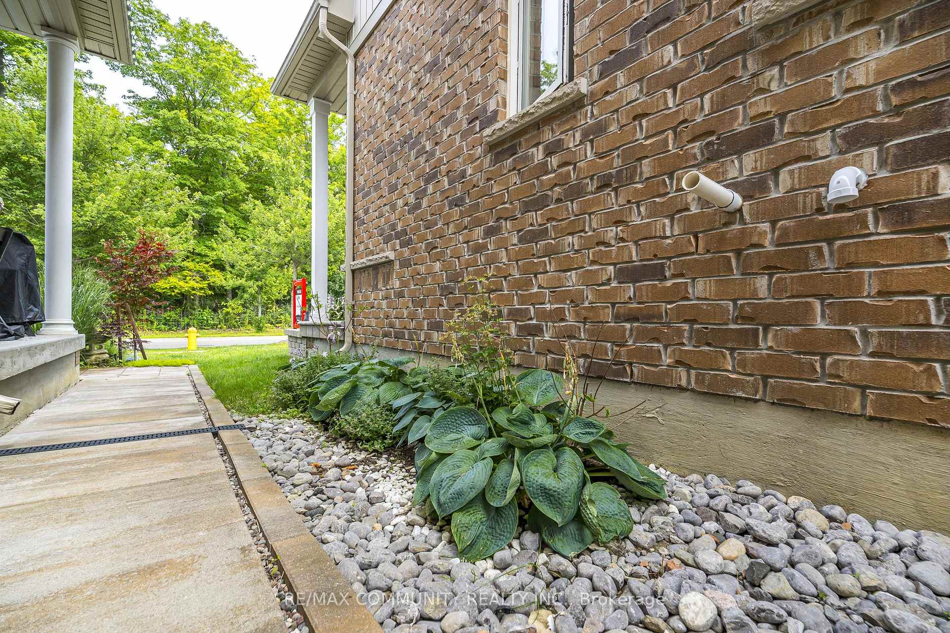 Photo 14 of 23 Holyrod Drive, Clarington, Courtice — HOMEH