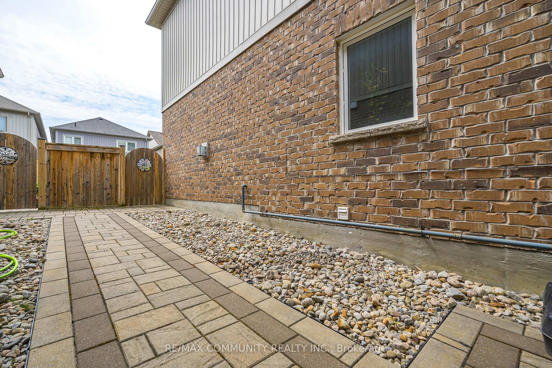 Photo 15 of 23 Holyrod Drive, Clarington, Courtice — HOMEH