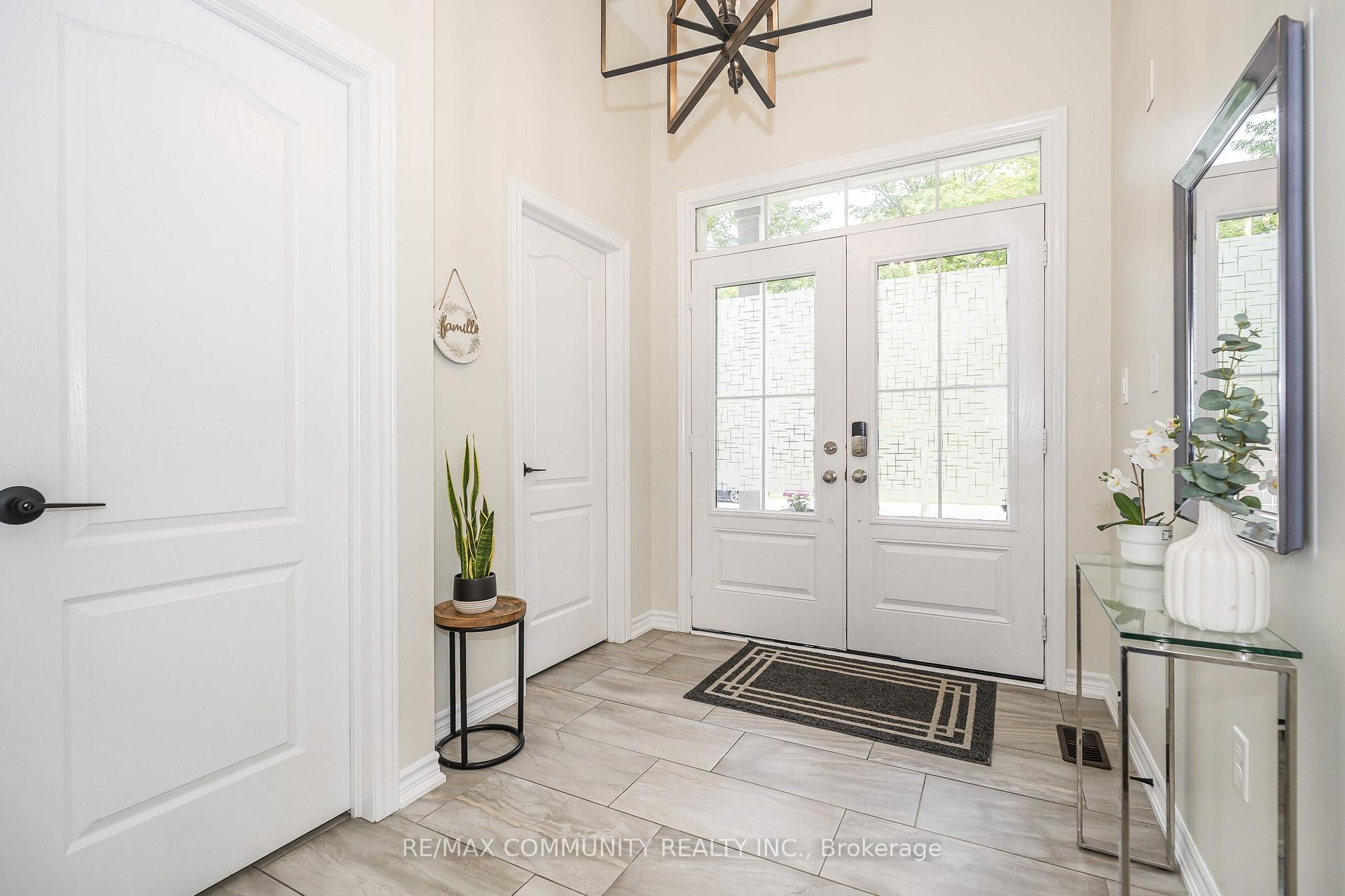 Photo 16 of 23 Holyrod Drive, Clarington, Courtice — HOMEH