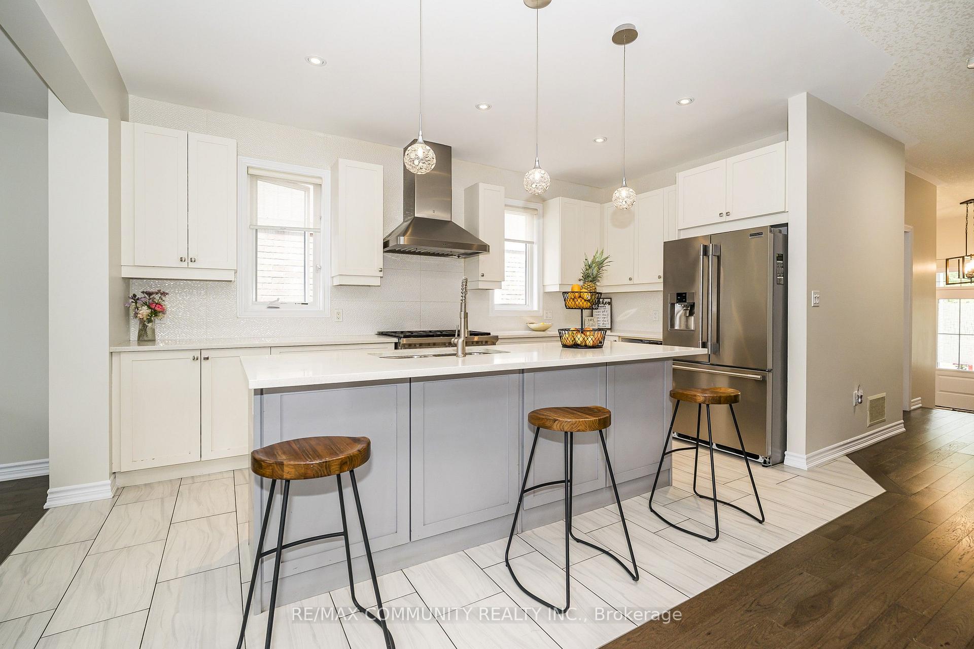 Photo 20 of 23 Holyrod Drive, Clarington, Courtice — HOMEH
