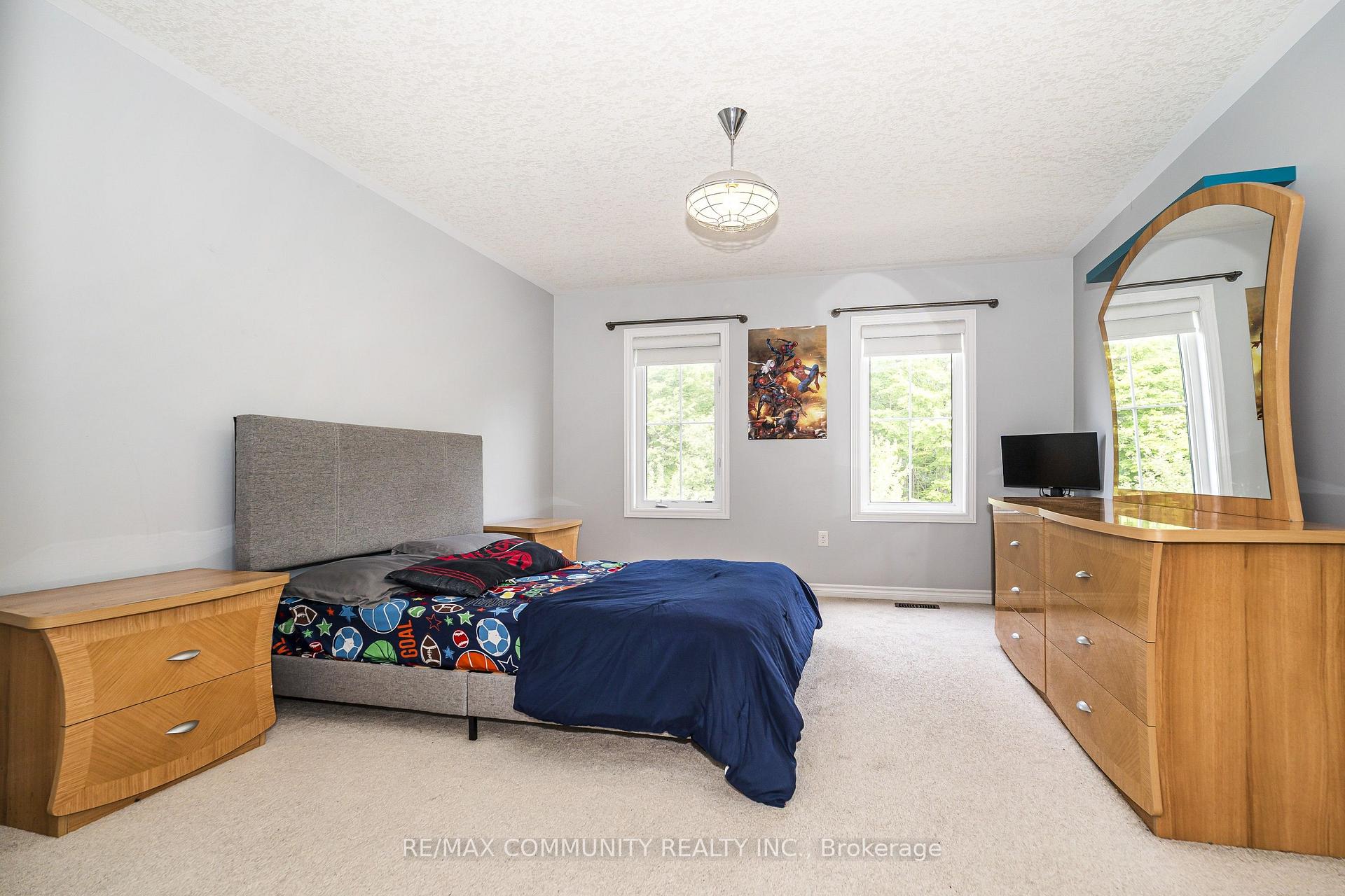 Photo 37 of 23 Holyrod Drive, Clarington, Courtice — HOMEH
