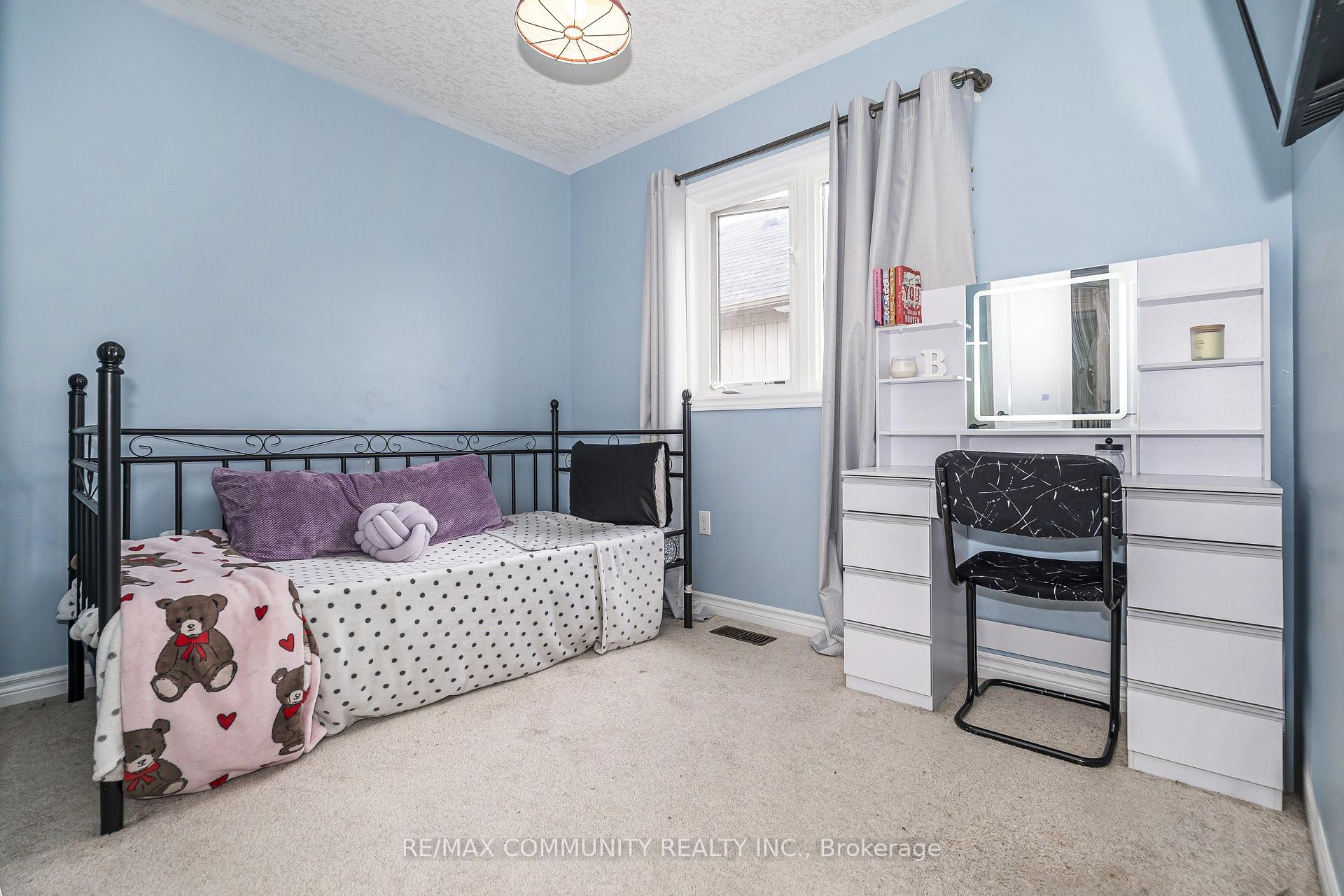 Photo 40 of 23 Holyrod Drive, Clarington, Courtice — HOMEH