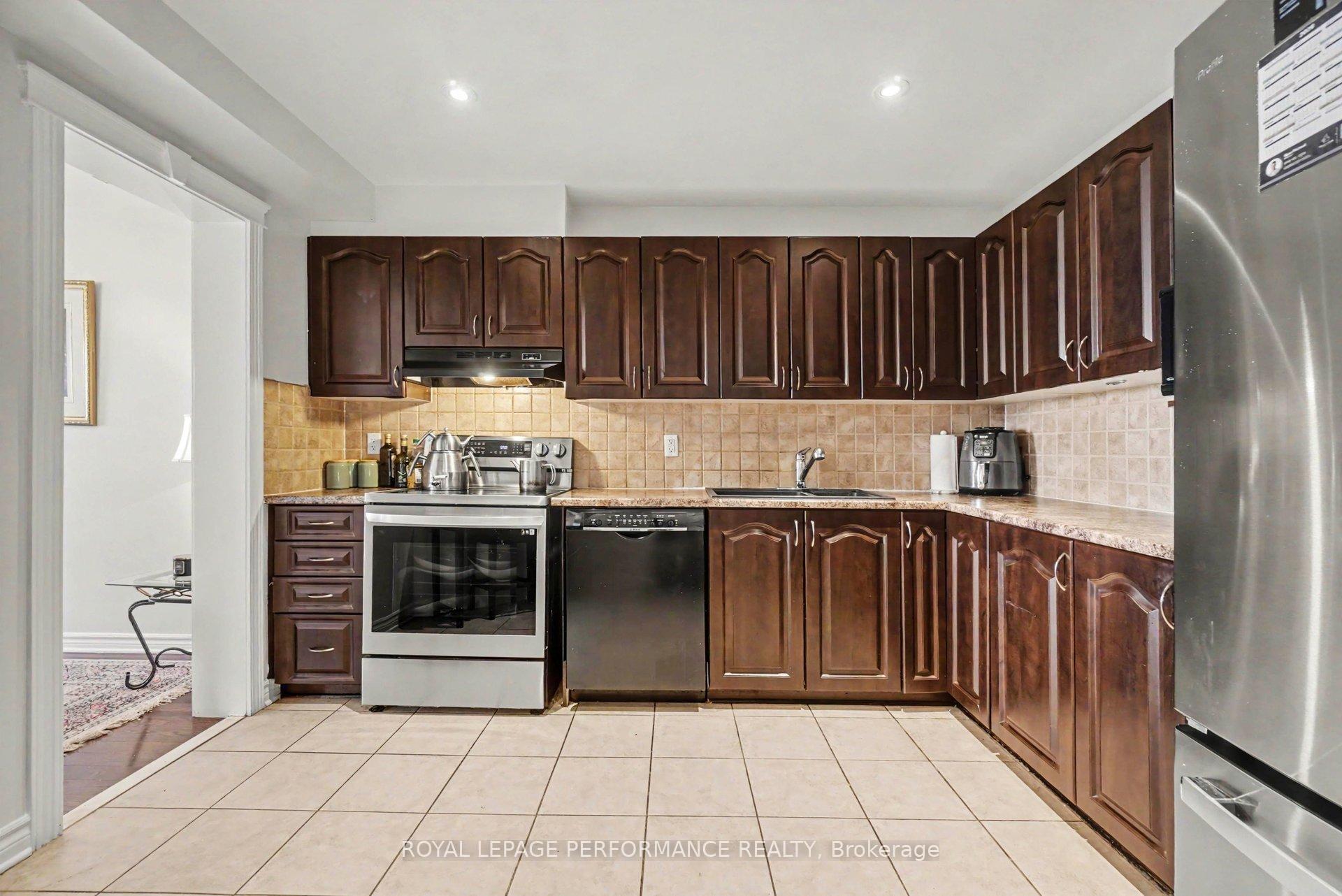 Photo 16 of 217 Branthaven Street, Ottawa, Avalon East — HOMEH