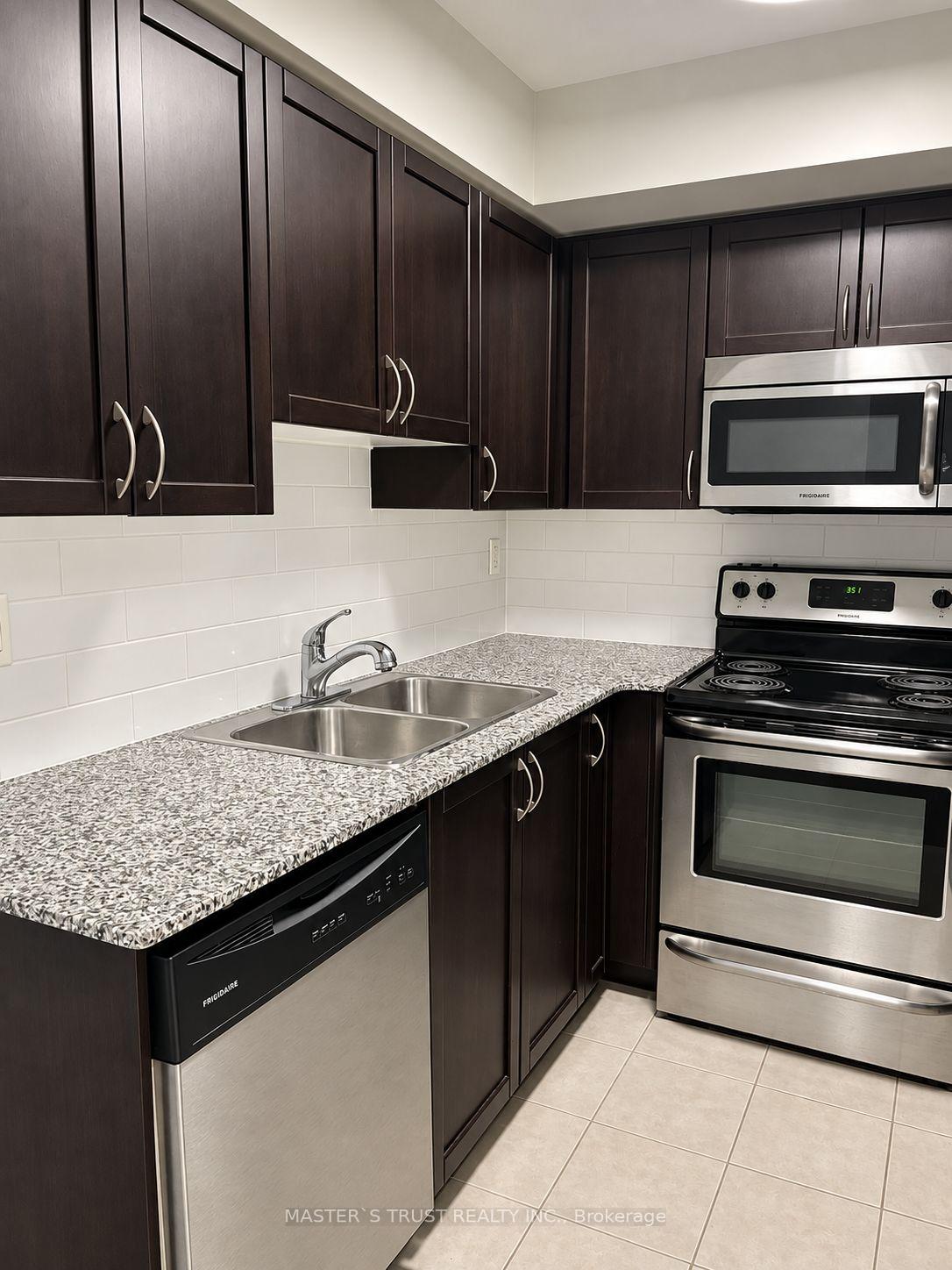 Photo 10 of Unit 302, 812 Lansdowne Avenue, Toronto, Dovercourt-Wallace Emerson-Junction — HOMEH