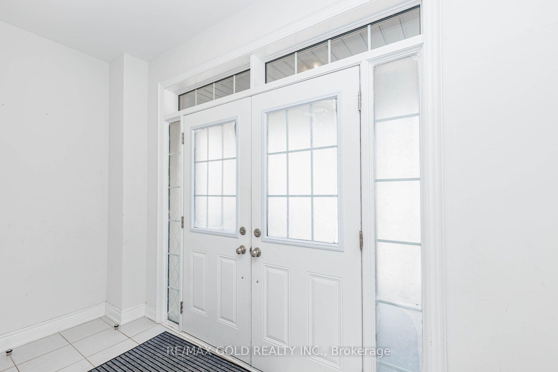 Photo 4 of 33 Tiger Crescent, Brampton, Sandringham-Wellington North — HOMEH
