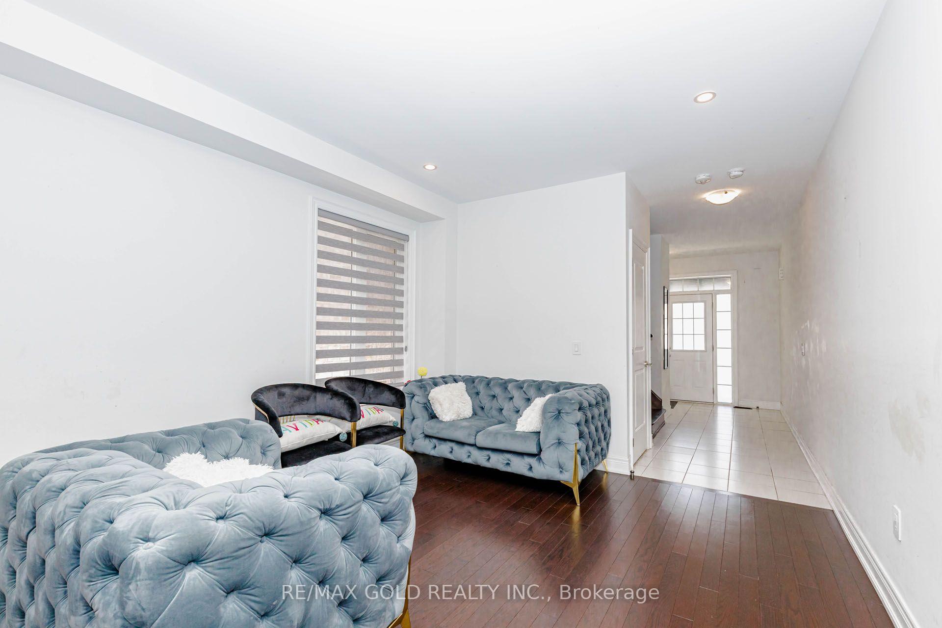 Photo 7 of 33 Tiger Crescent, Brampton, Sandringham-Wellington North — HOMEH