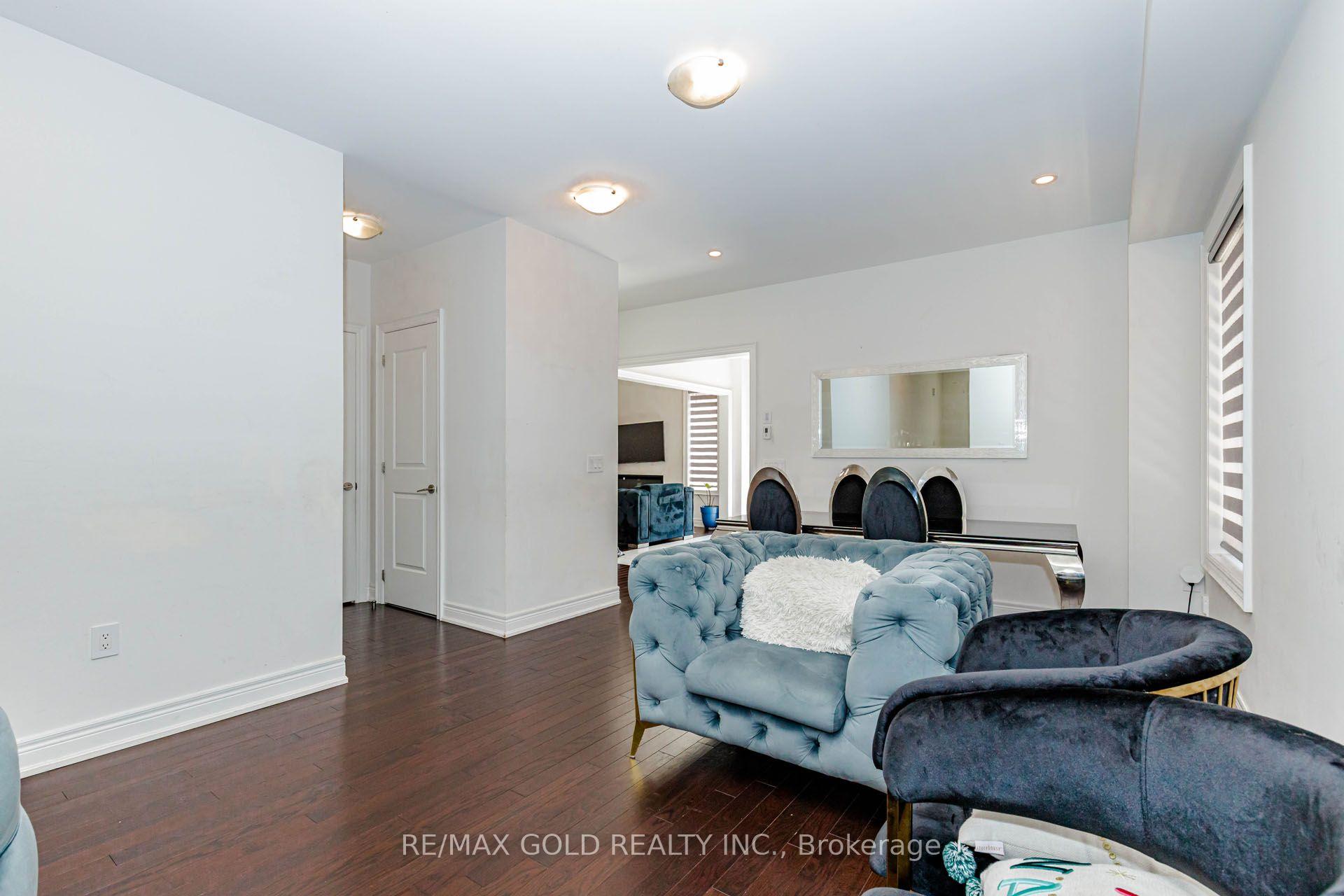 Photo 8 of 33 Tiger Crescent, Brampton, Sandringham-Wellington North — HOMEH