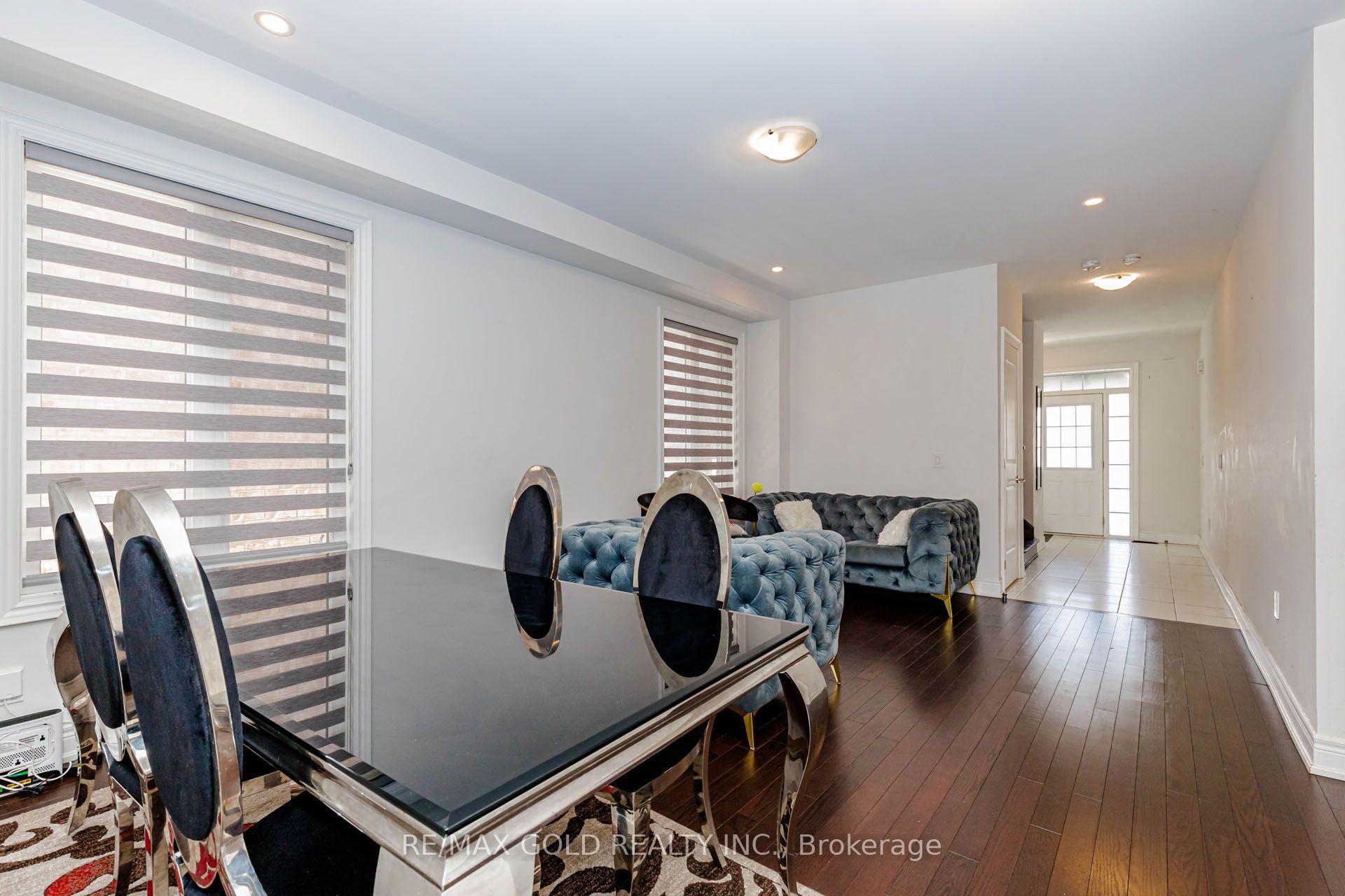 Photo 9 of 33 Tiger Crescent, Brampton, Sandringham-Wellington North — HOMEH