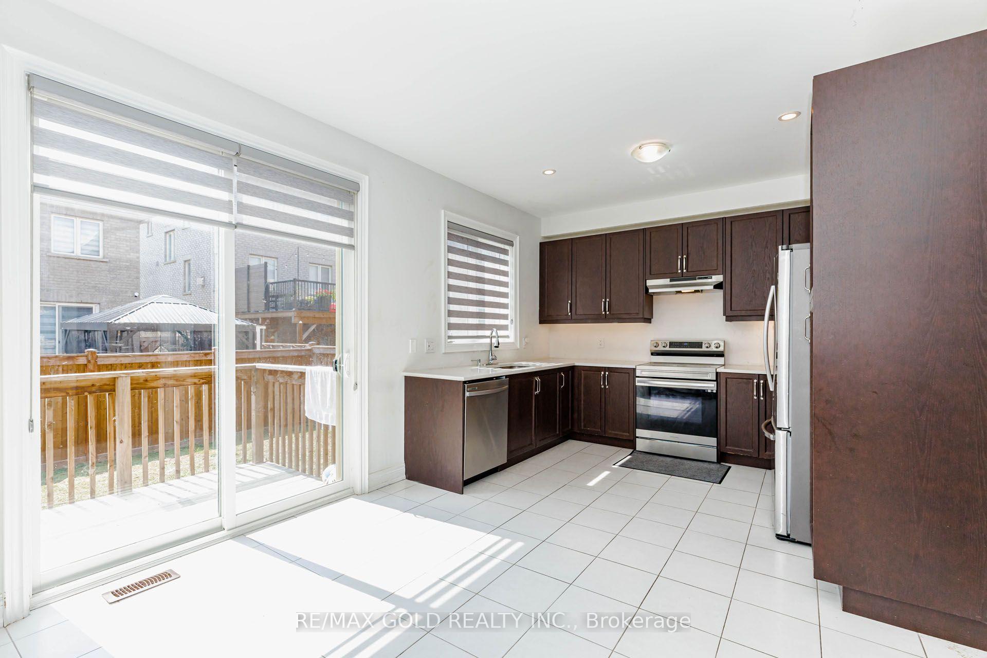 Photo 14 of 33 Tiger Crescent, Brampton, Sandringham-Wellington North — HOMEH