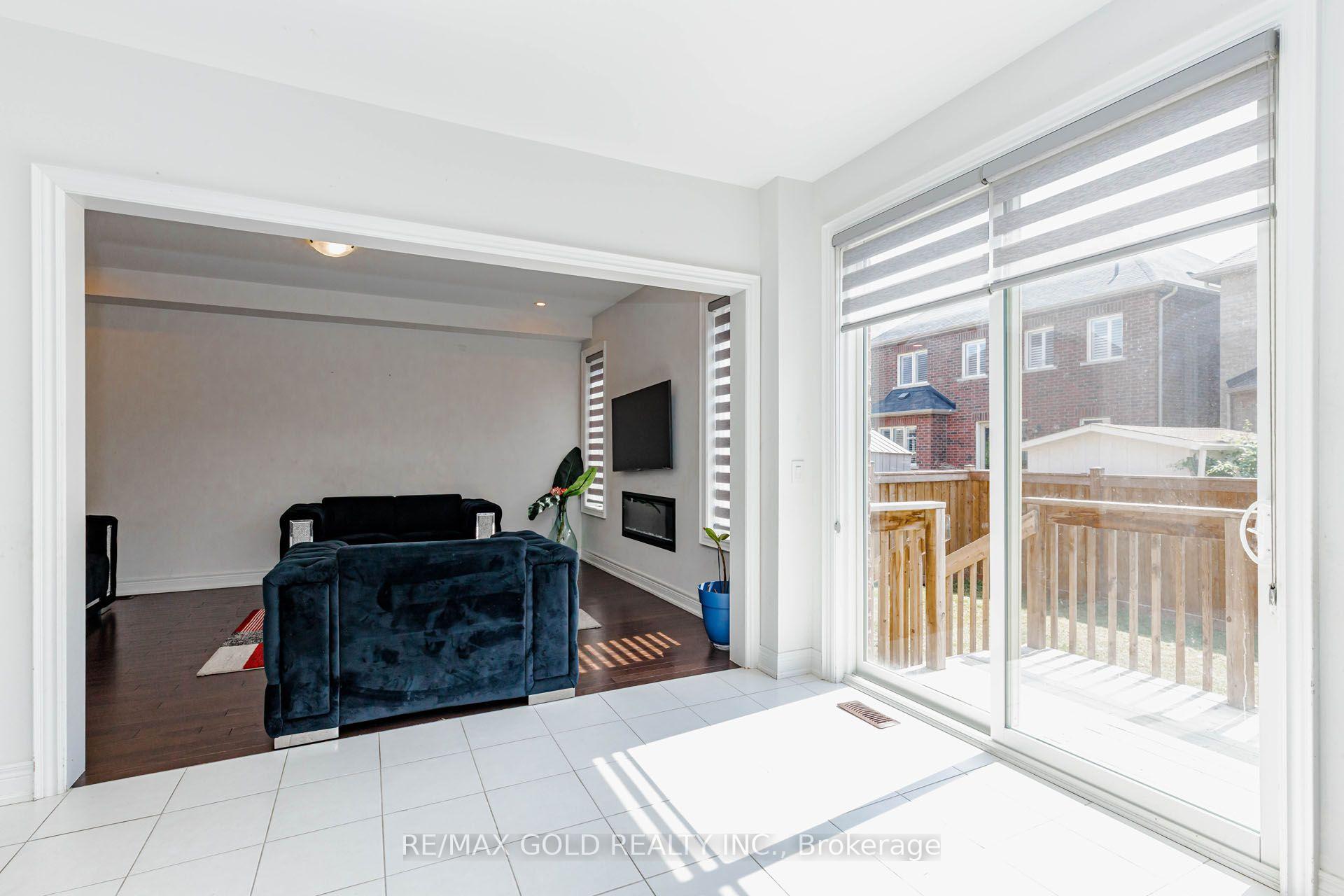 Photo 15 of 33 Tiger Crescent, Brampton, Sandringham-Wellington North — HOMEH