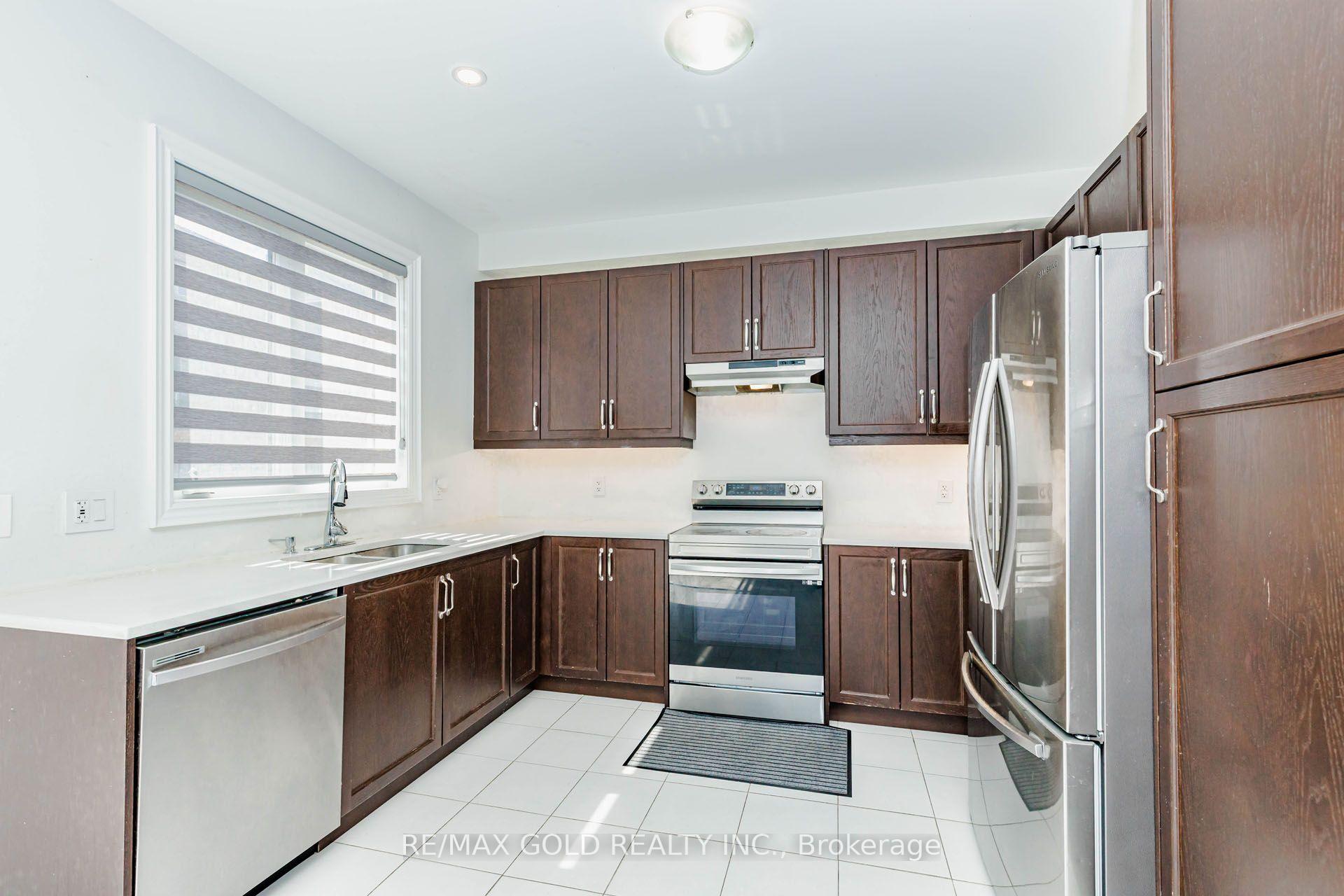 Photo 16 of 33 Tiger Crescent, Brampton, Sandringham-Wellington North — HOMEH