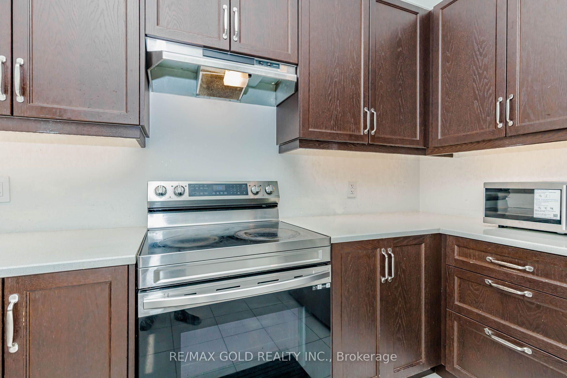 Photo 19 of 33 Tiger Crescent, Brampton, Sandringham-Wellington North — HOMEH