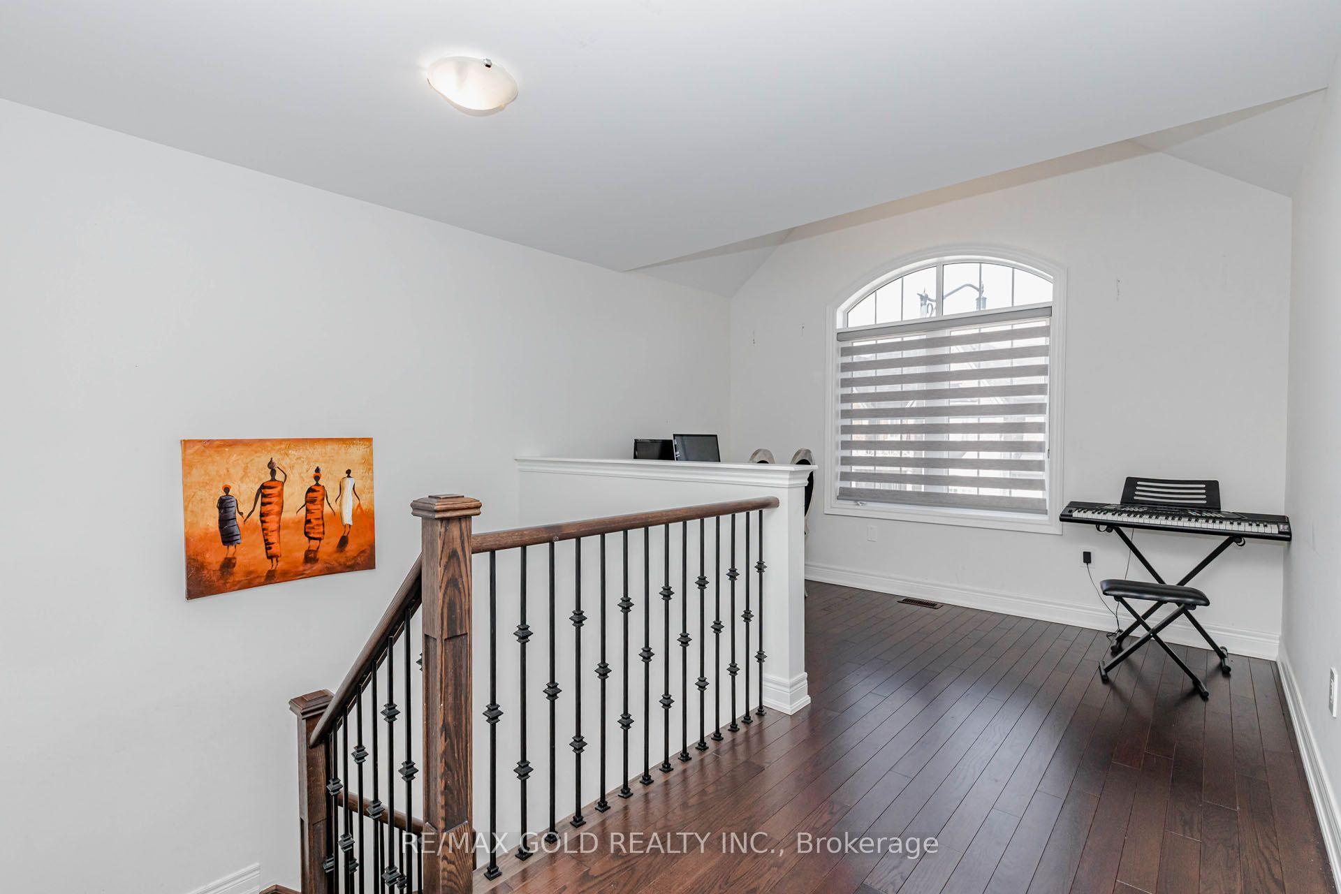 Photo 22 of 33 Tiger Crescent, Brampton, Sandringham-Wellington North — HOMEH