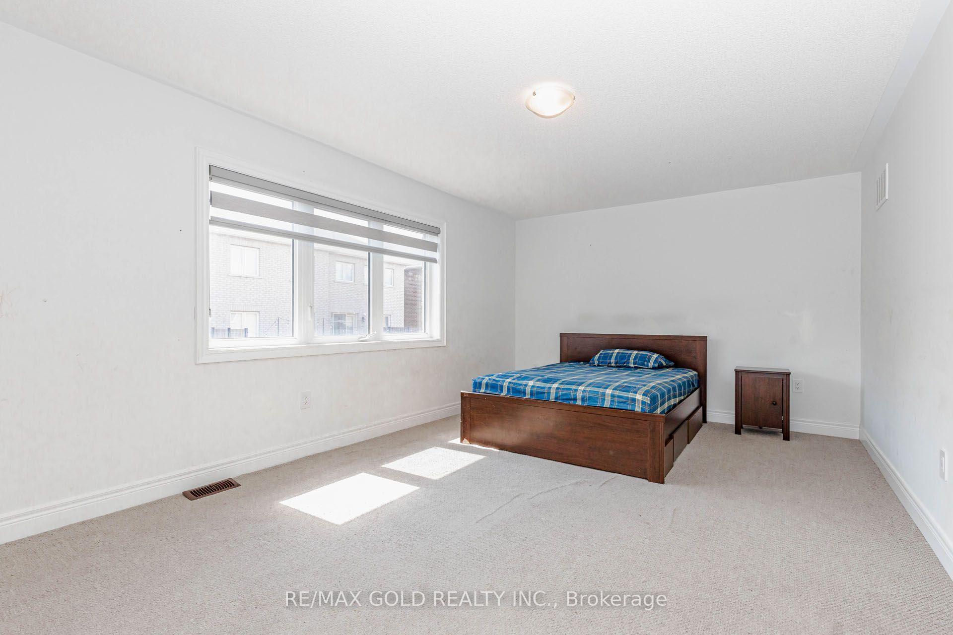 Photo 24 of 33 Tiger Crescent, Brampton, Sandringham-Wellington North — HOMEH