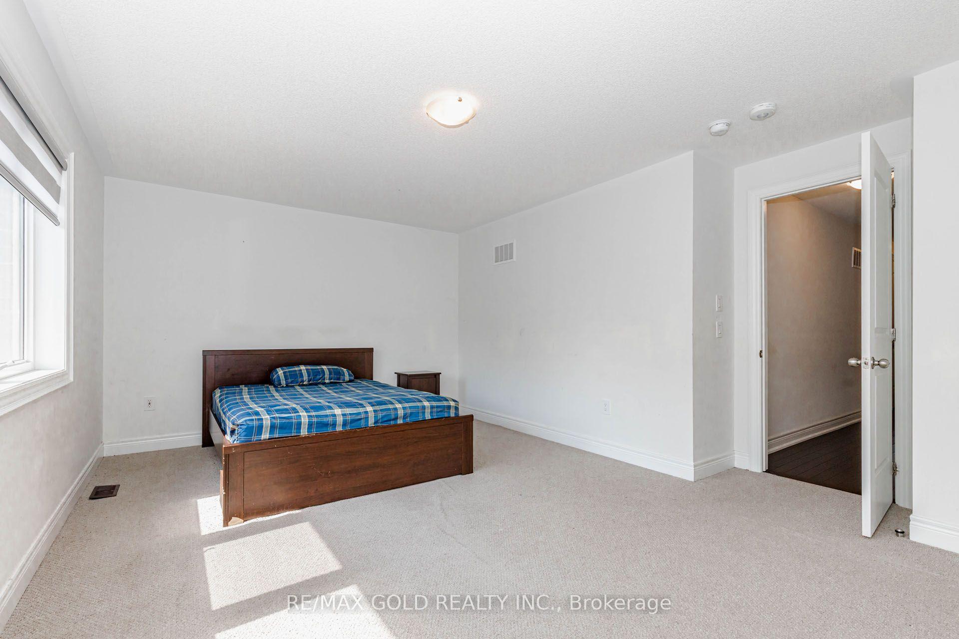 Photo 25 of 33 Tiger Crescent, Brampton, Sandringham-Wellington North — HOMEH