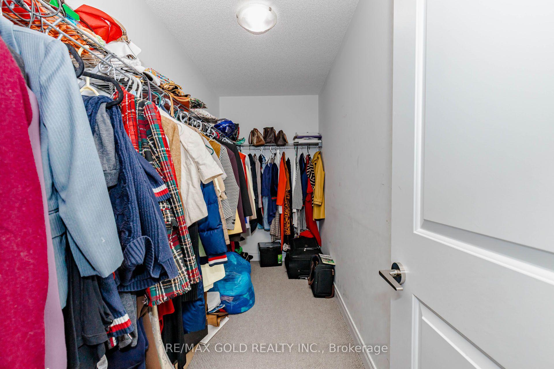 Photo 27 of 33 Tiger Crescent, Brampton, Sandringham-Wellington North — HOMEH
