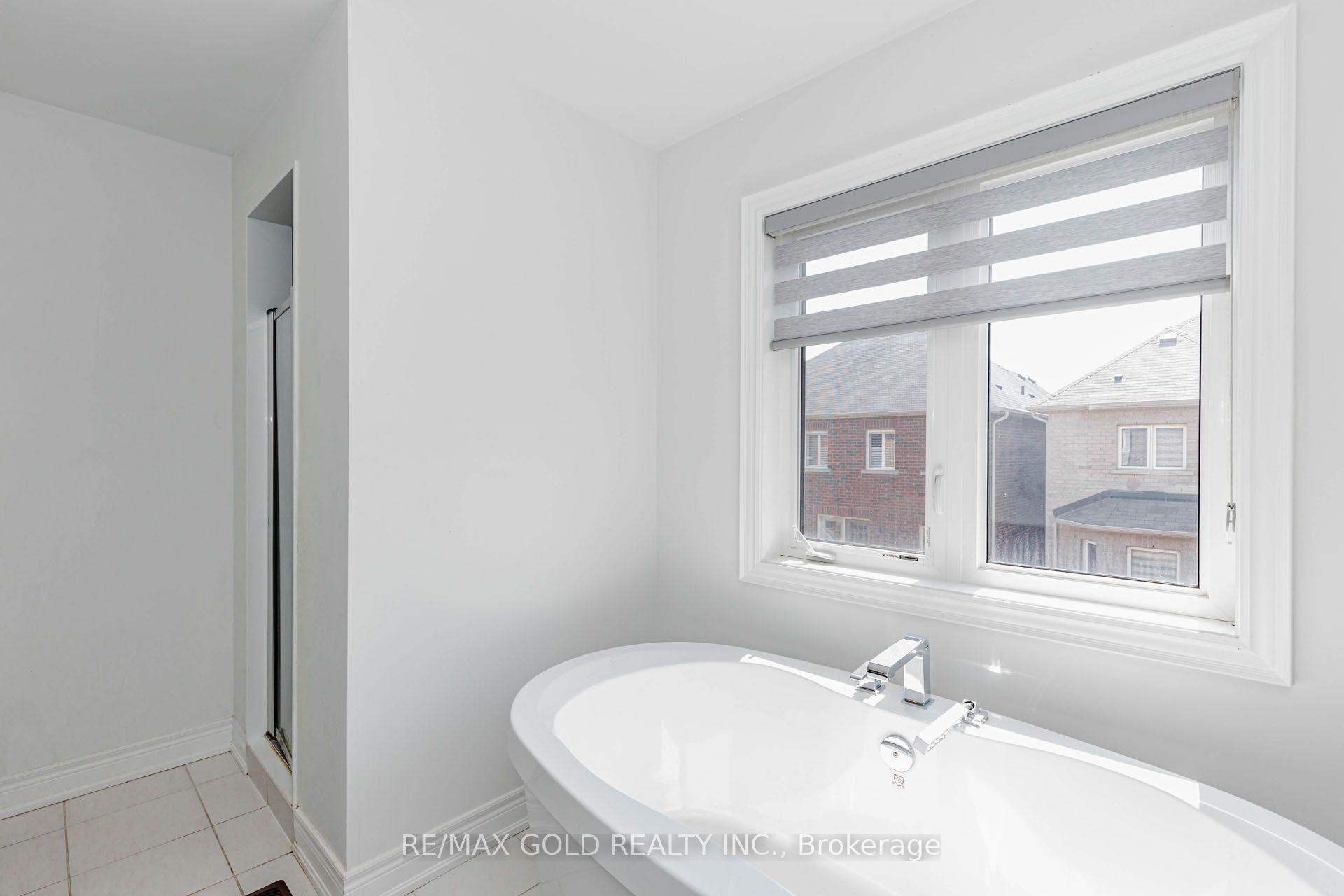 Photo 30 of 33 Tiger Crescent, Brampton, Sandringham-Wellington North — HOMEH