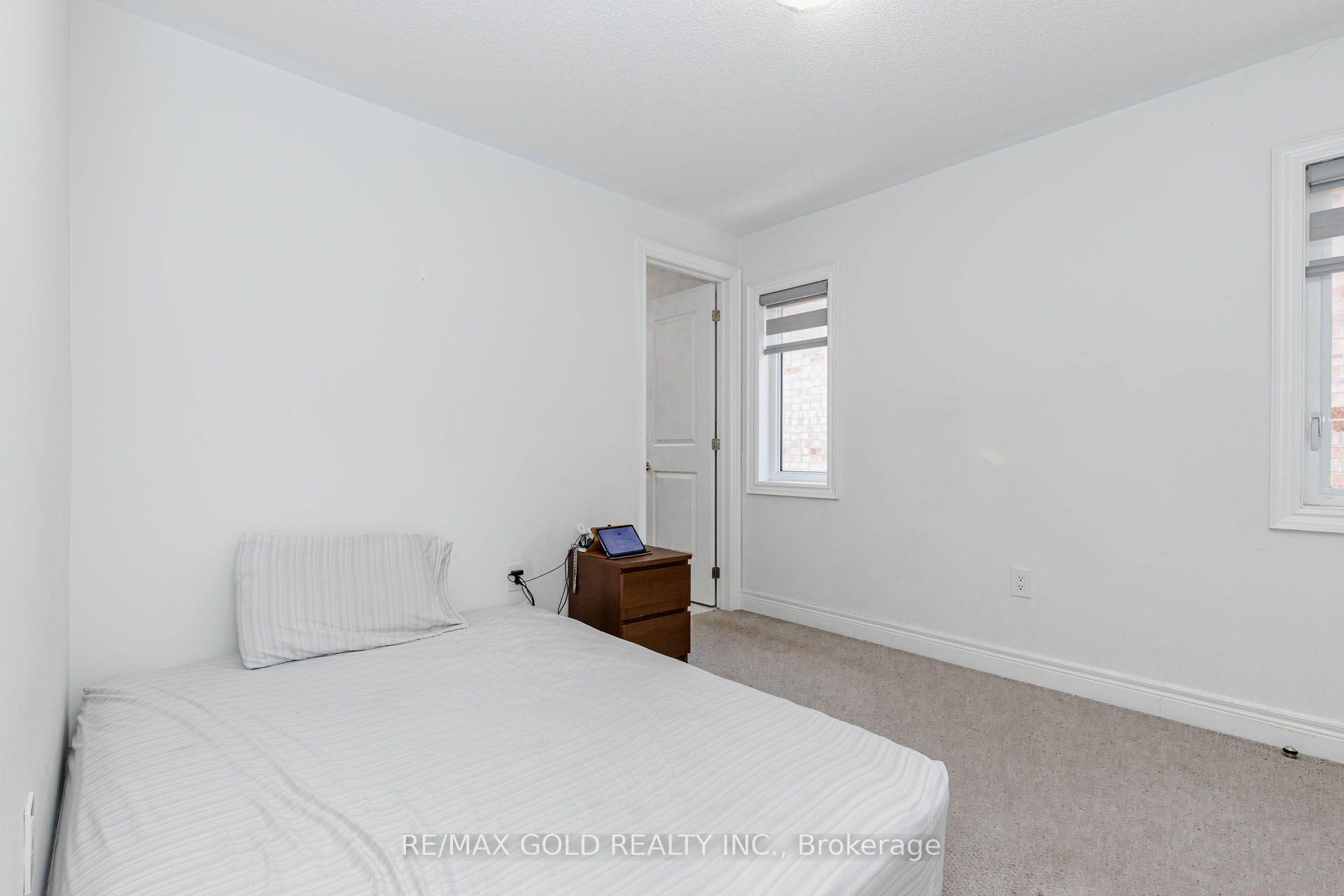 Photo 32 of 33 Tiger Crescent, Brampton, Sandringham-Wellington North — HOMEH