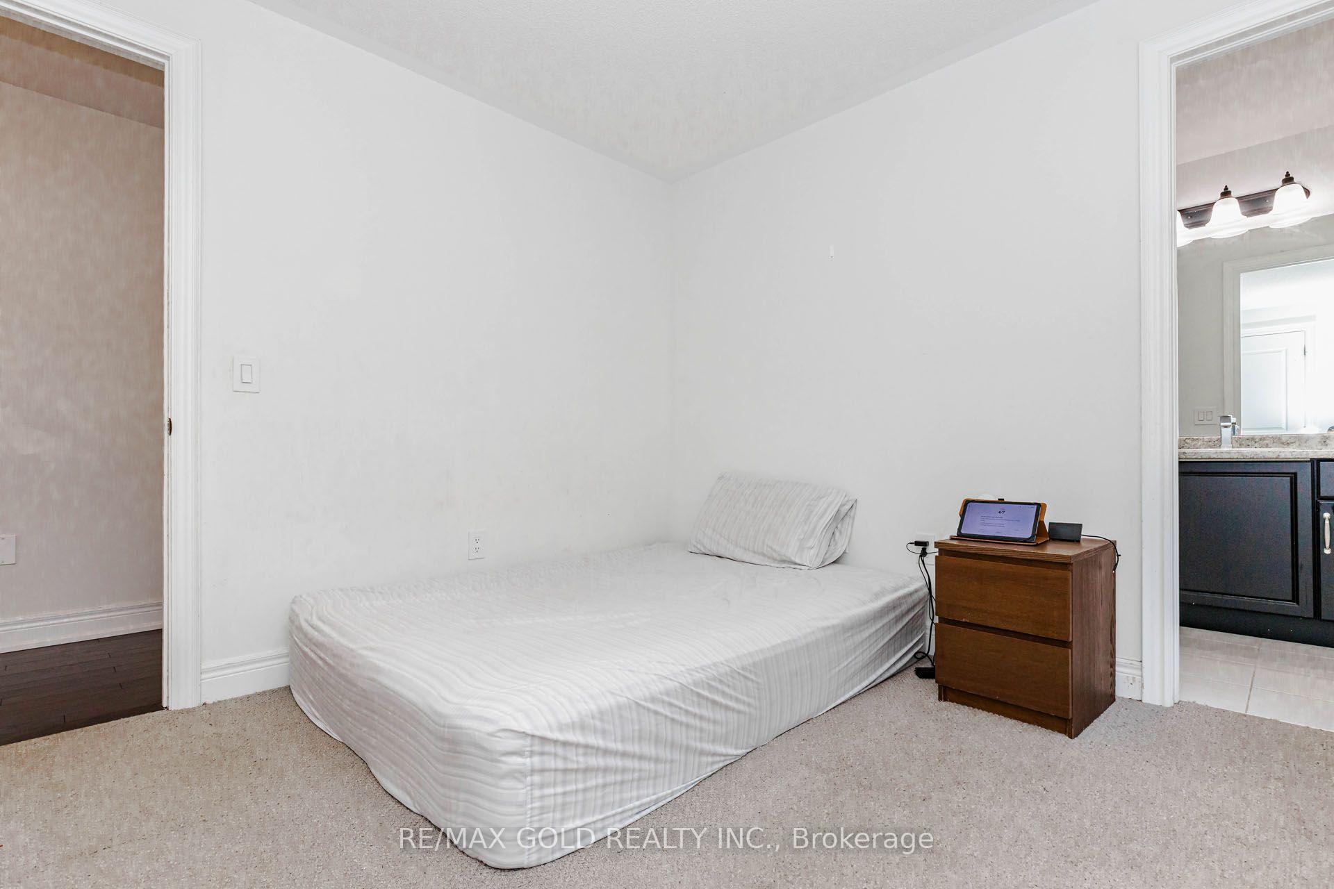 Photo 33 of 33 Tiger Crescent, Brampton, Sandringham-Wellington North — HOMEH