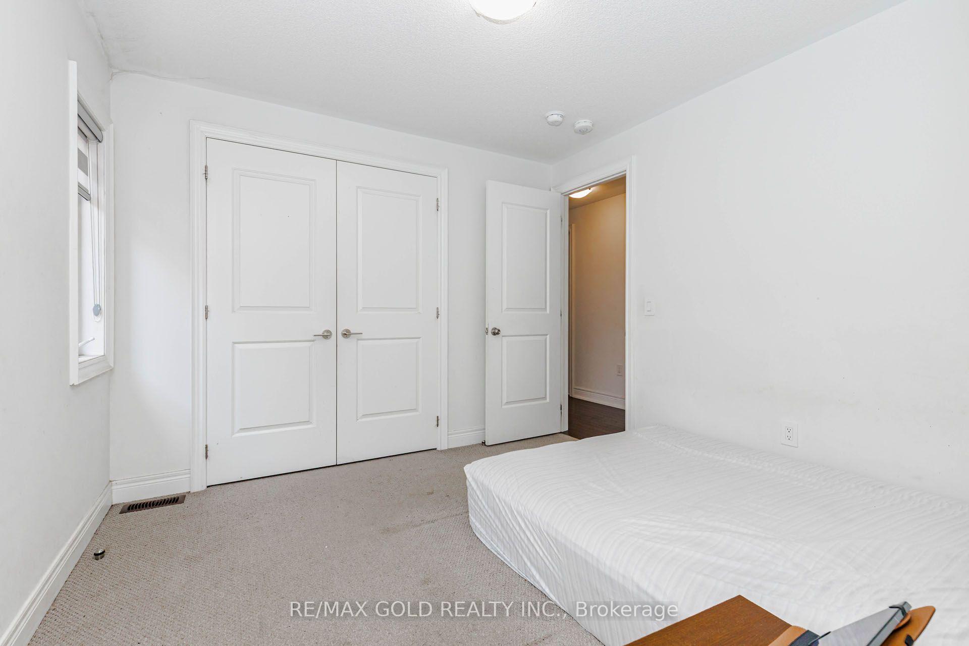 Photo 34 of 33 Tiger Crescent, Brampton, Sandringham-Wellington North — HOMEH