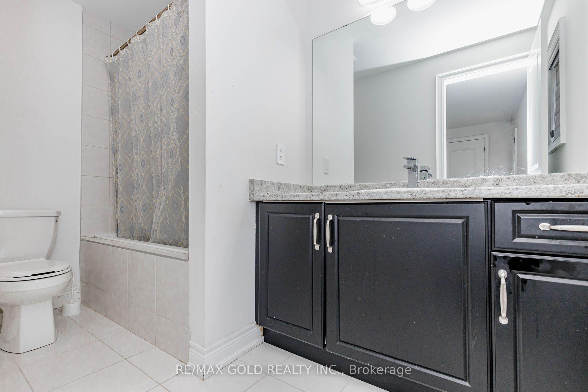 Photo 35 of 33 Tiger Crescent, Brampton, Sandringham-Wellington North — HOMEH